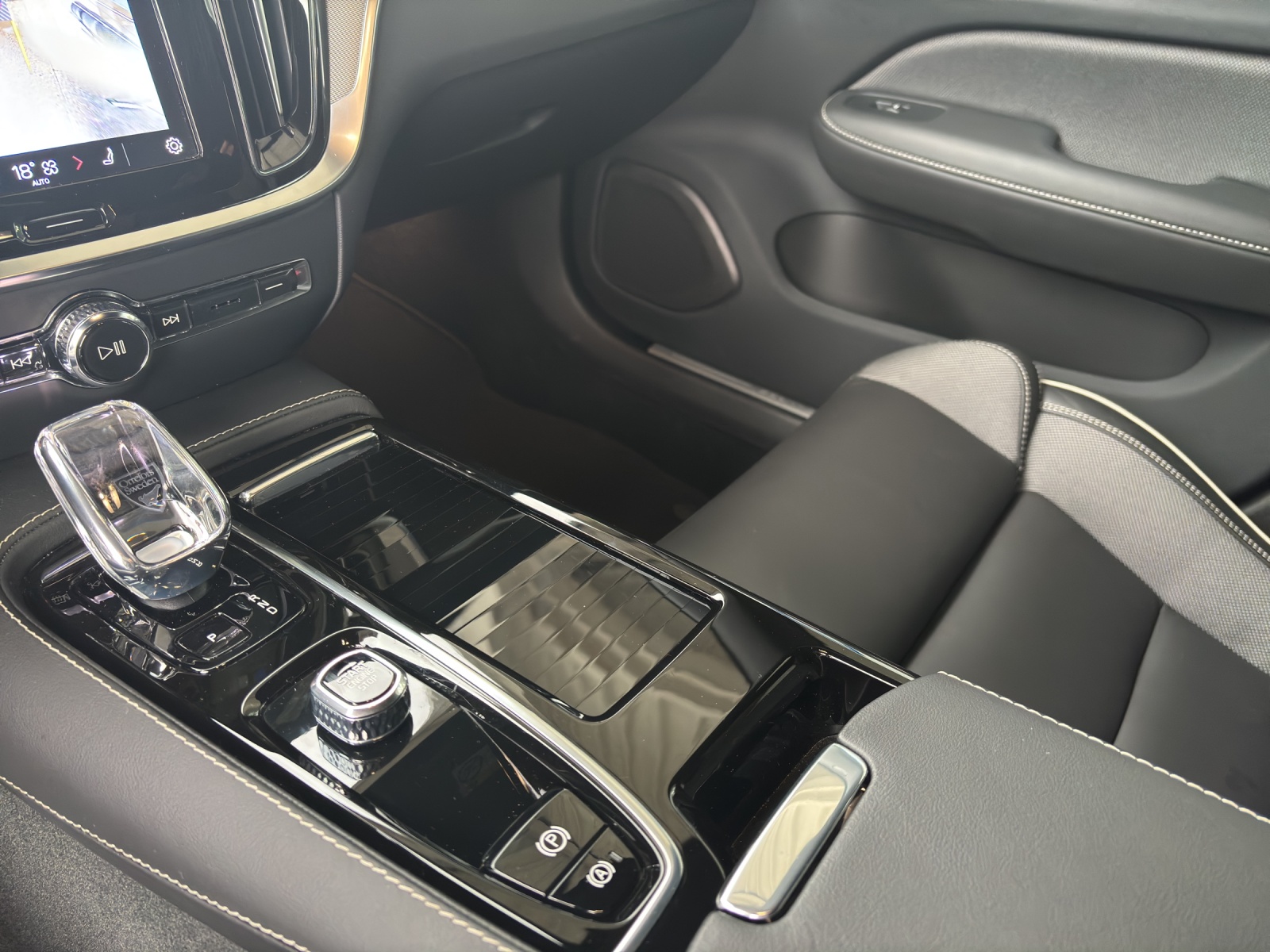 VOLVO V60 2.0 T6 TE Plus Dark eAWD-image-9