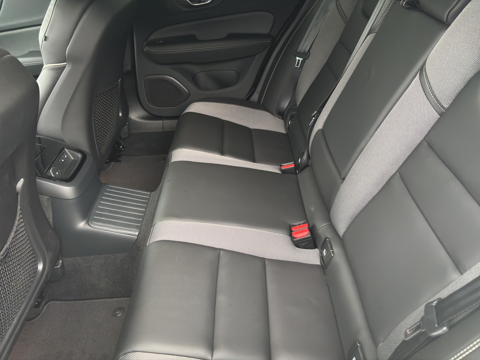 VOLVO V60 2.0 T6 TE Plus Dark eAWD-image-6
