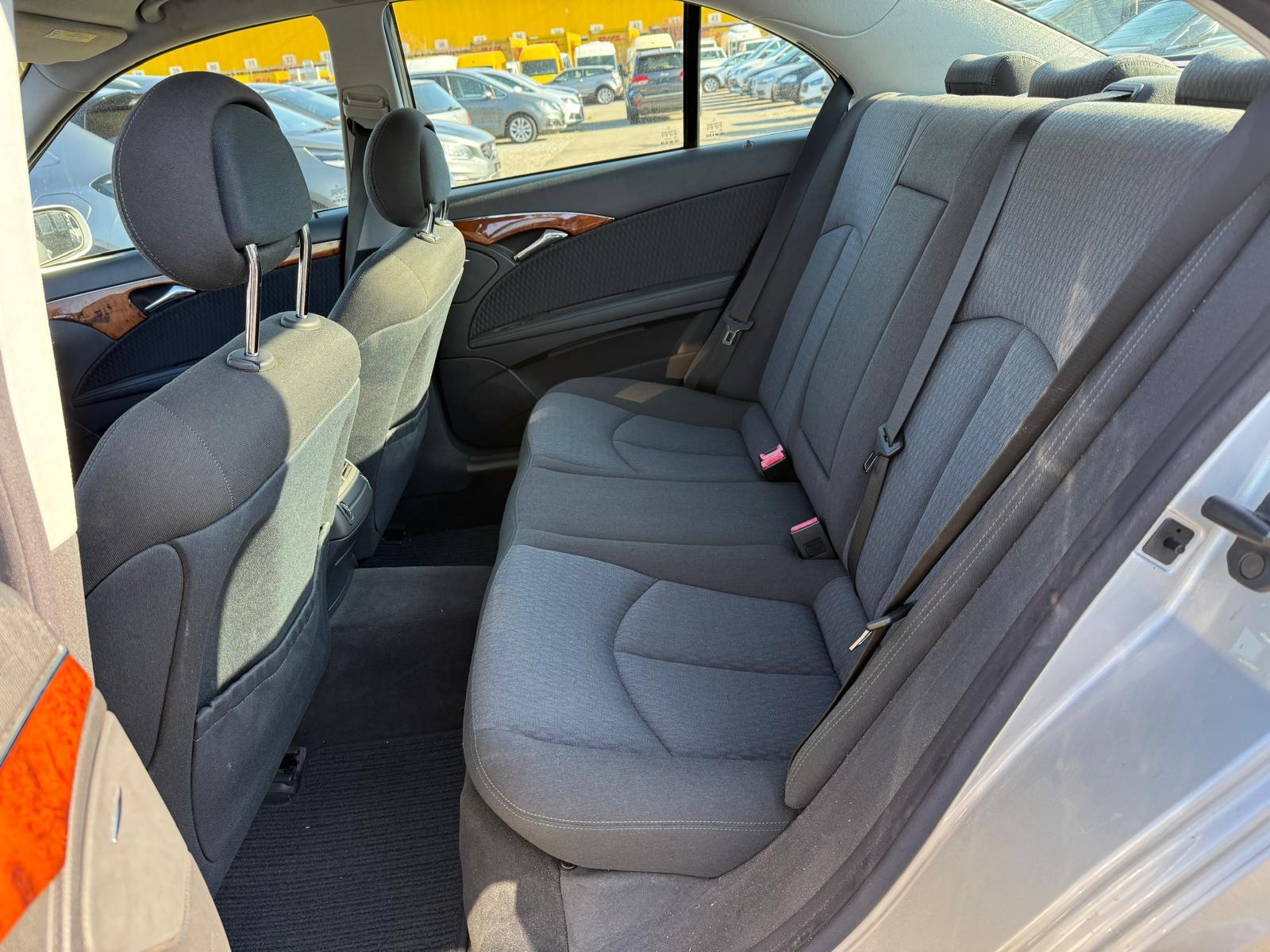 MERCEDES-BENZ E 240 2.6 V6-image-11