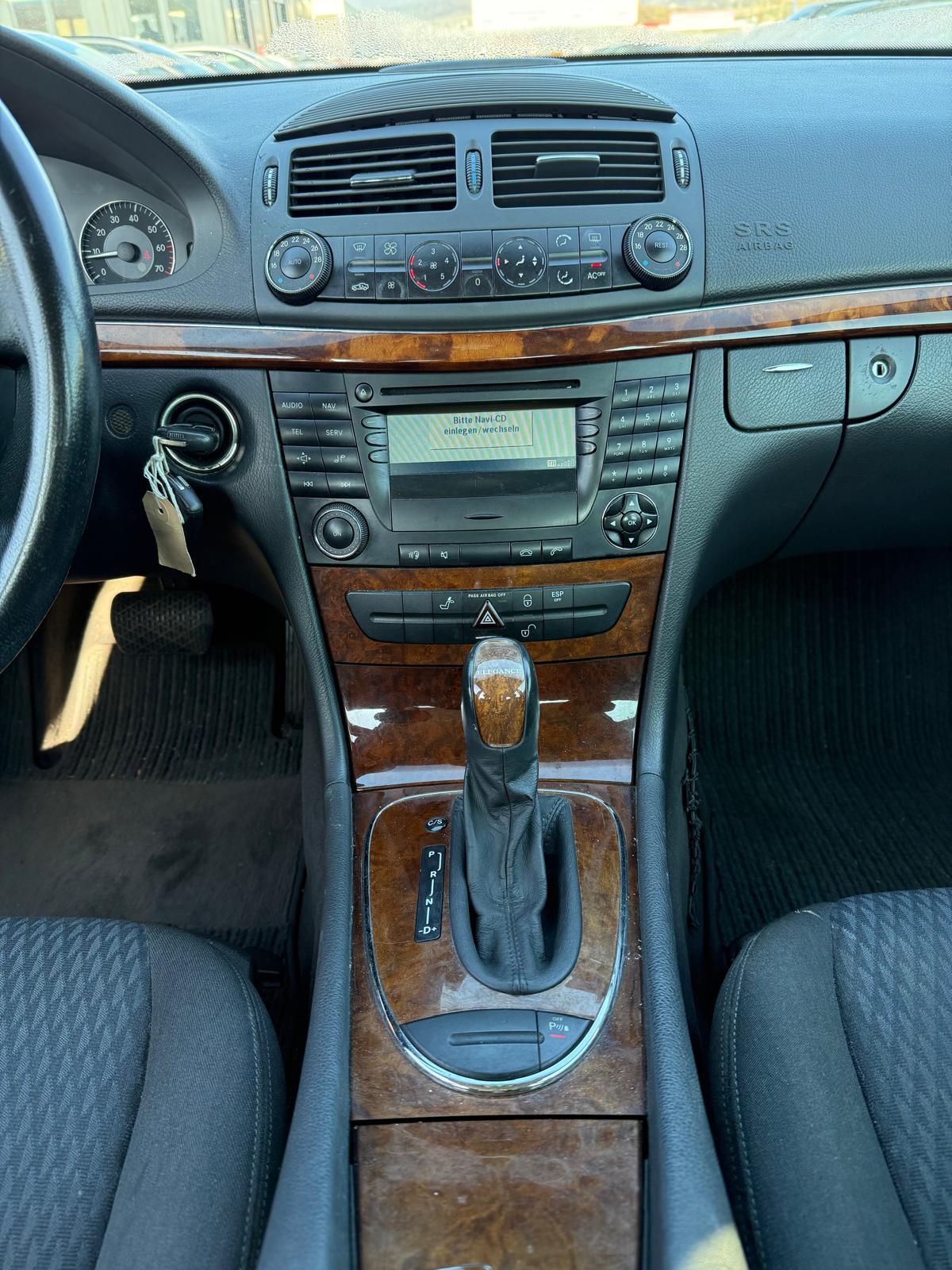 MERCEDES-BENZ E 240 2.6 V6-image-10