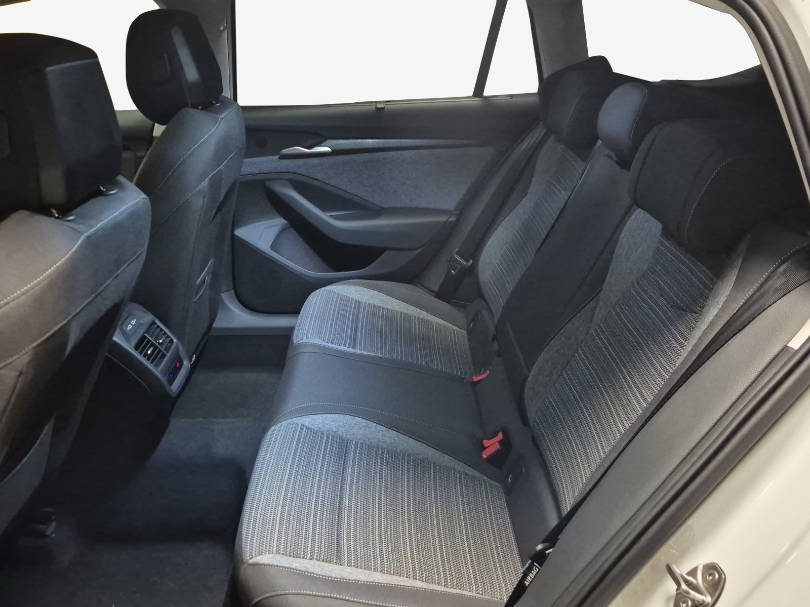 SKODA Superb Combi 2.0 TDi Selection 4x4 DSG-image-11