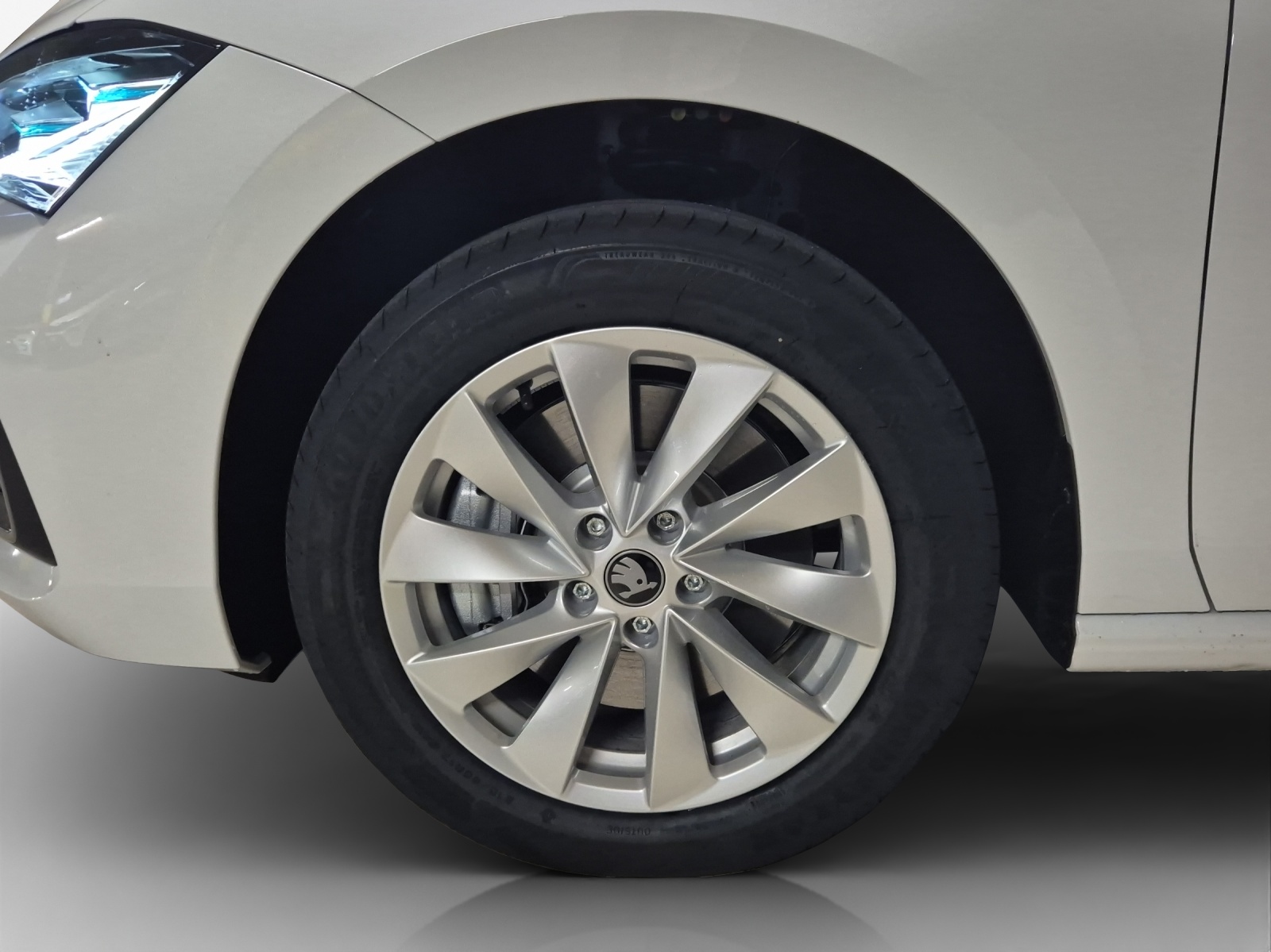 SKODA Superb Combi 2.0 TDi Selection 4x4 DSG-image-15