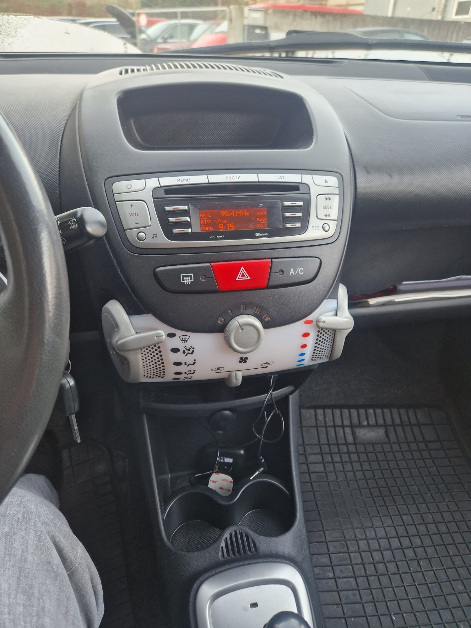 CITROEN C1 1.0i Séduction EGS-image-2