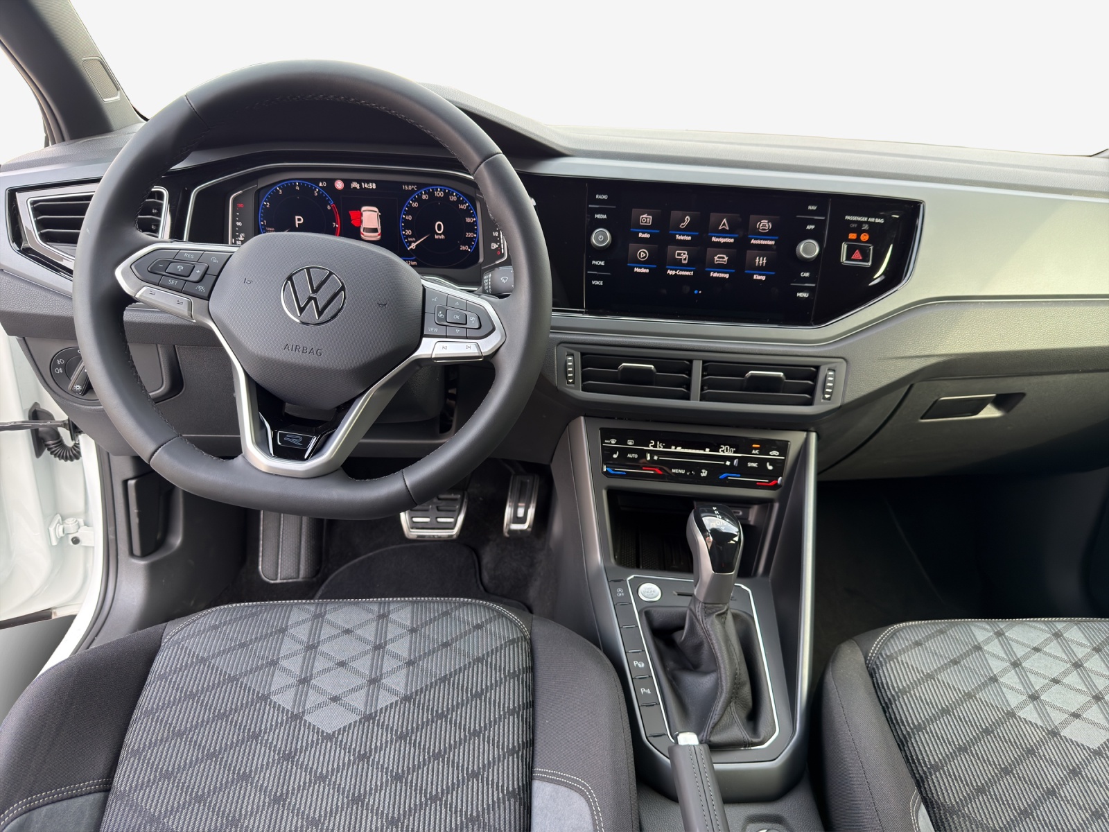 VW Polo R-Line UR 1.0TSI 115PSDSG-image-8