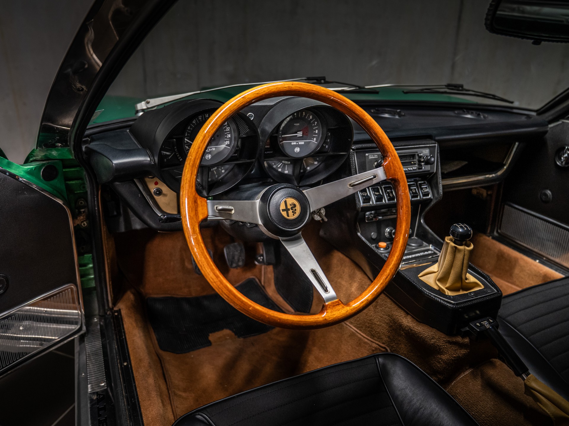 ALFA ROMEO MONTREAL-image-8