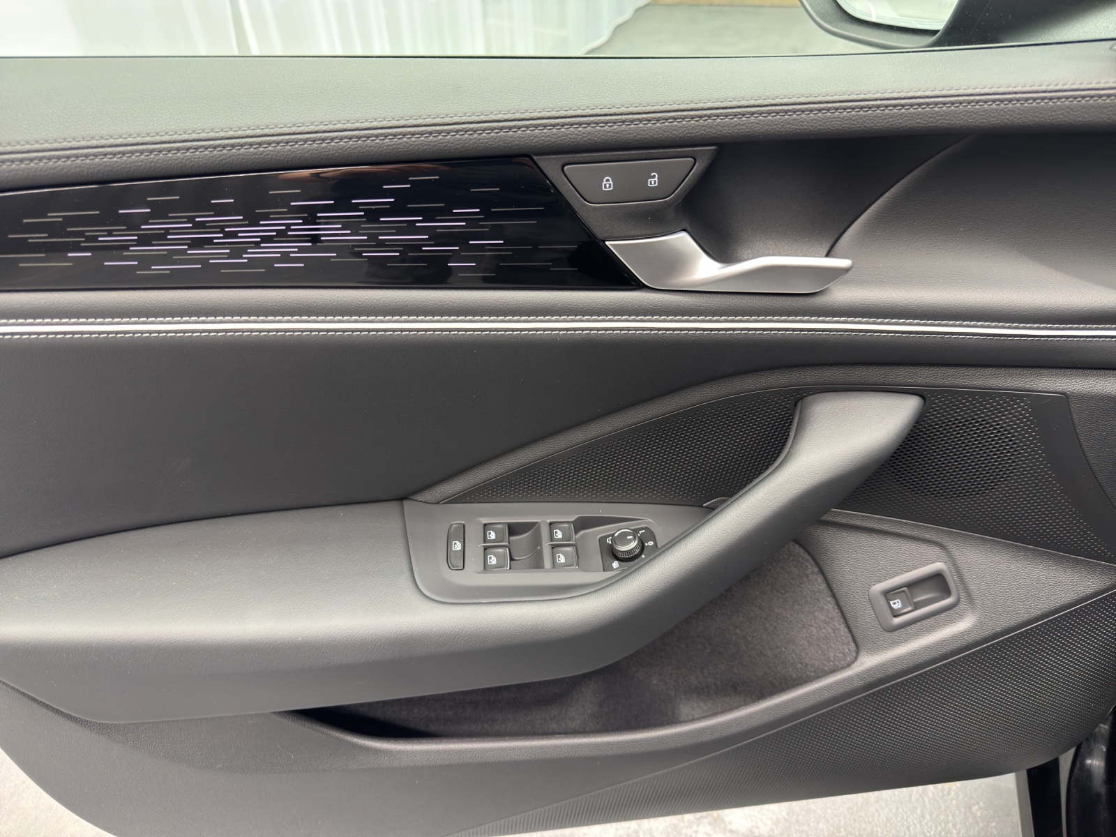 VW Passat Variant 1.5 TSI PHEV Business DSG-image-13