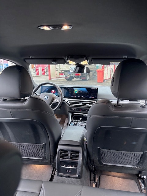 BMW i4 eDrive 35-image-4