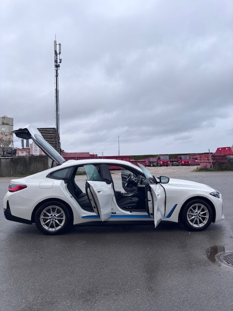 BMW i4 eDrive 35-image-5