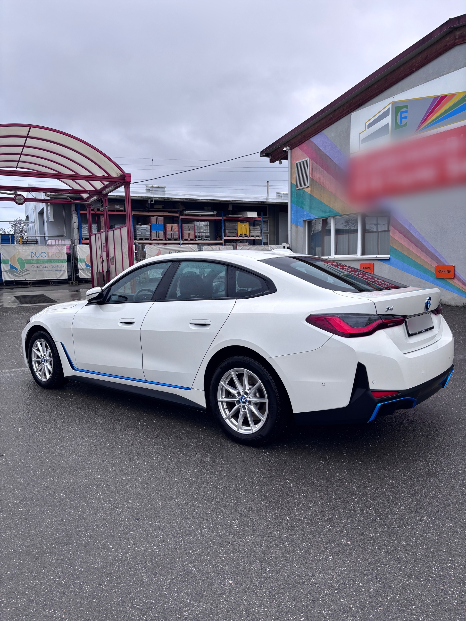 BMW i4 eDrive 35-image-0