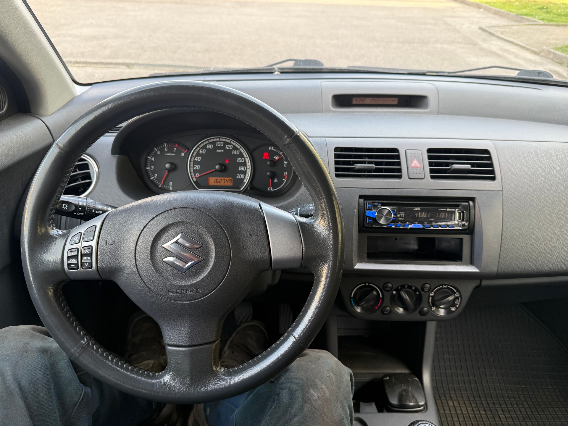 SUZUKI Swift 1.3i 16V GL Top 4x4-image-12