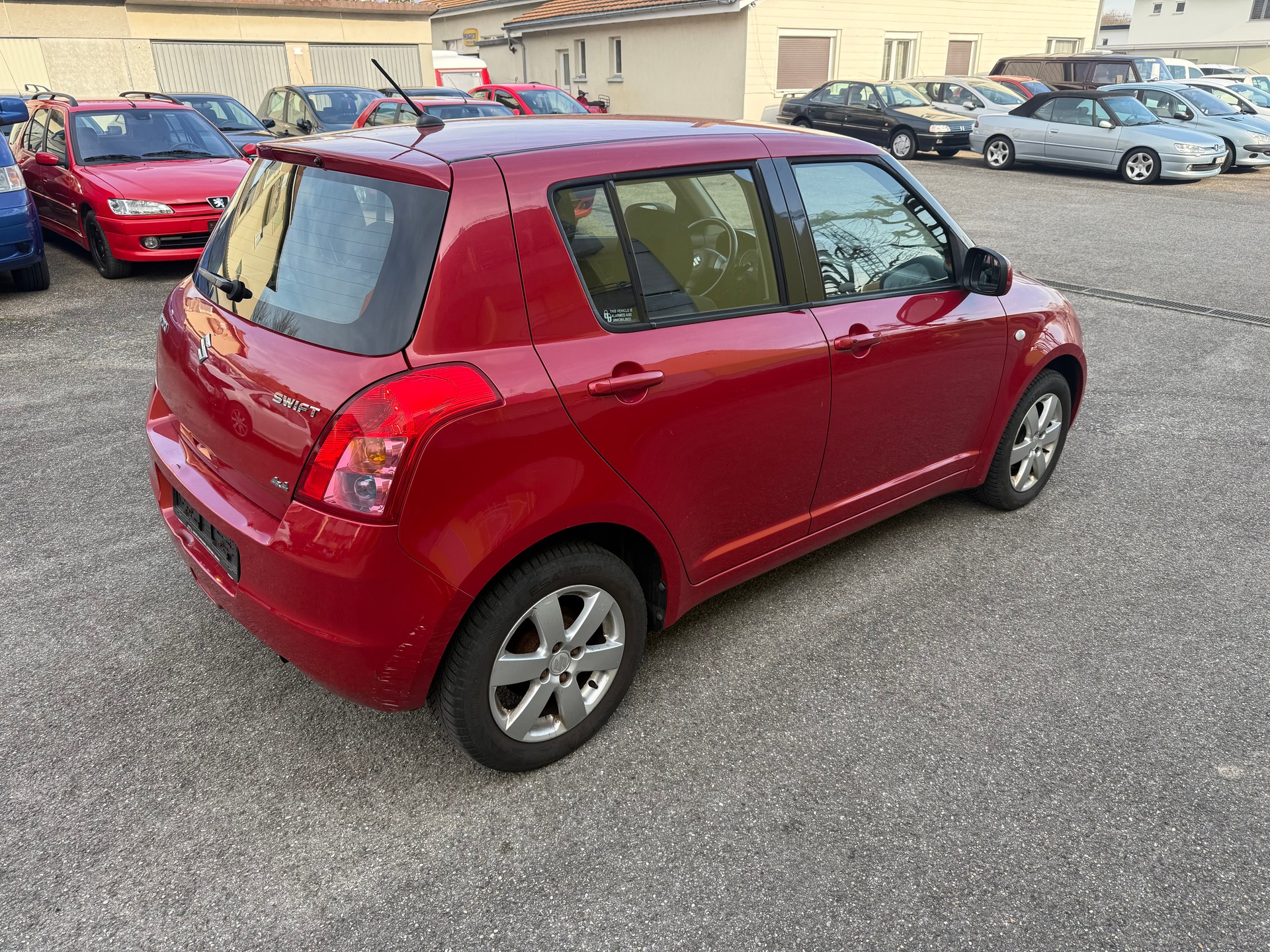 SUZUKI Swift 1.3i 16V GL Top 4x4-image-3