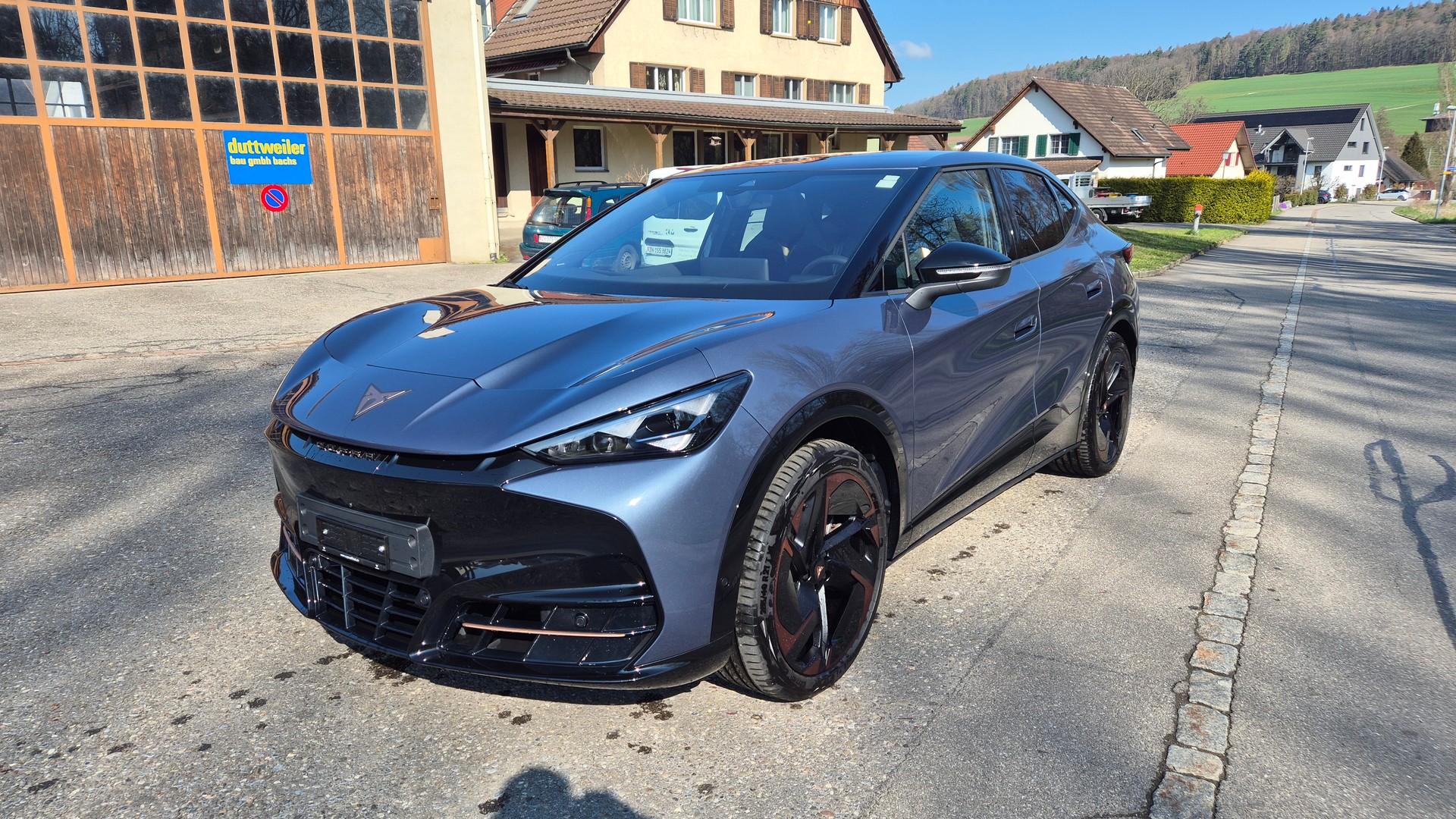 CUPRA Tavascan Type 9 77 kWh VZ Adrenaline-image-0