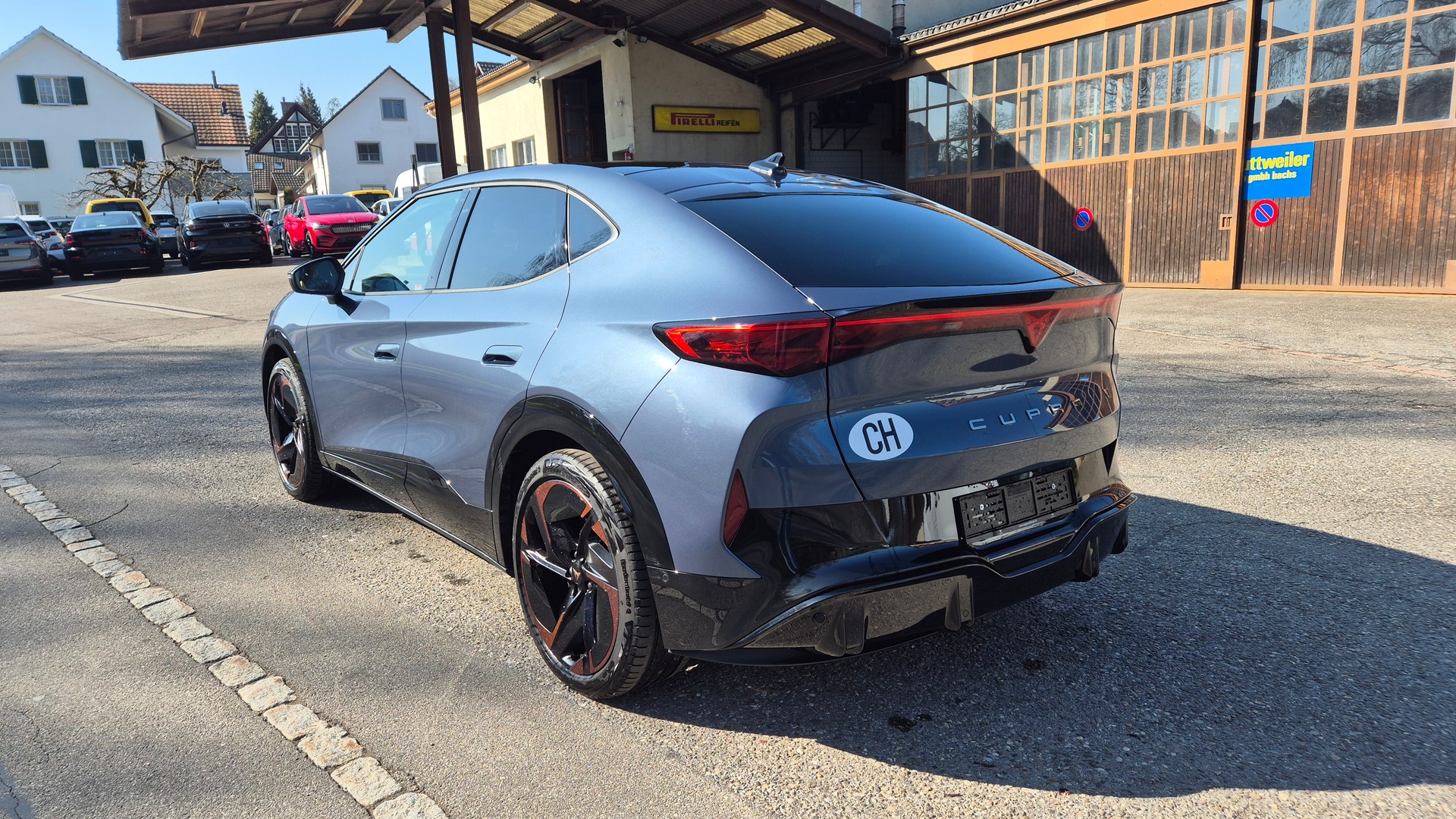 CUPRA Tavascan Type 9 77 kWh VZ Adrenaline-image-2