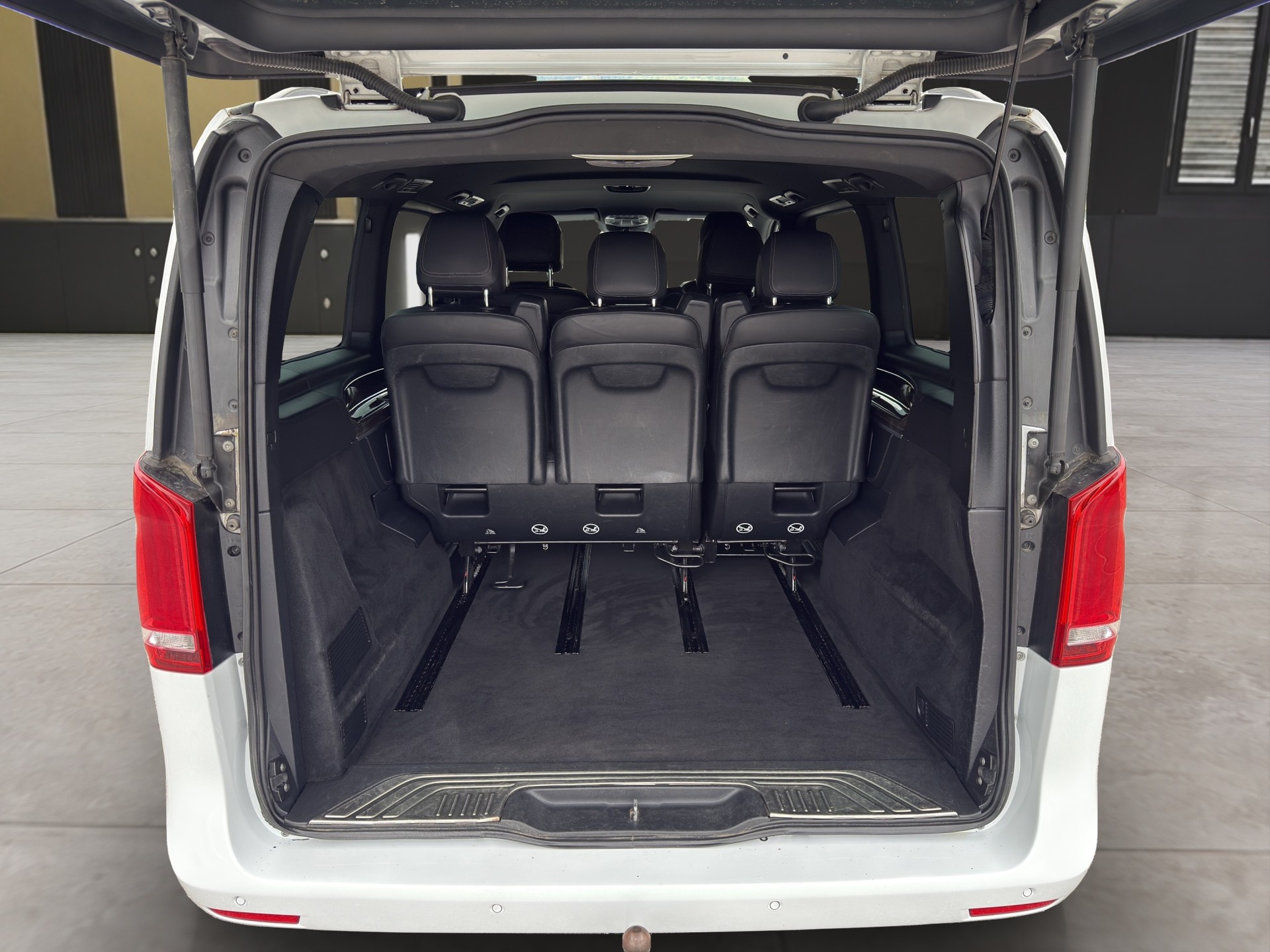 MERCEDES-BENZ V 300 d Avantgarde lang 4matic Van-image-14