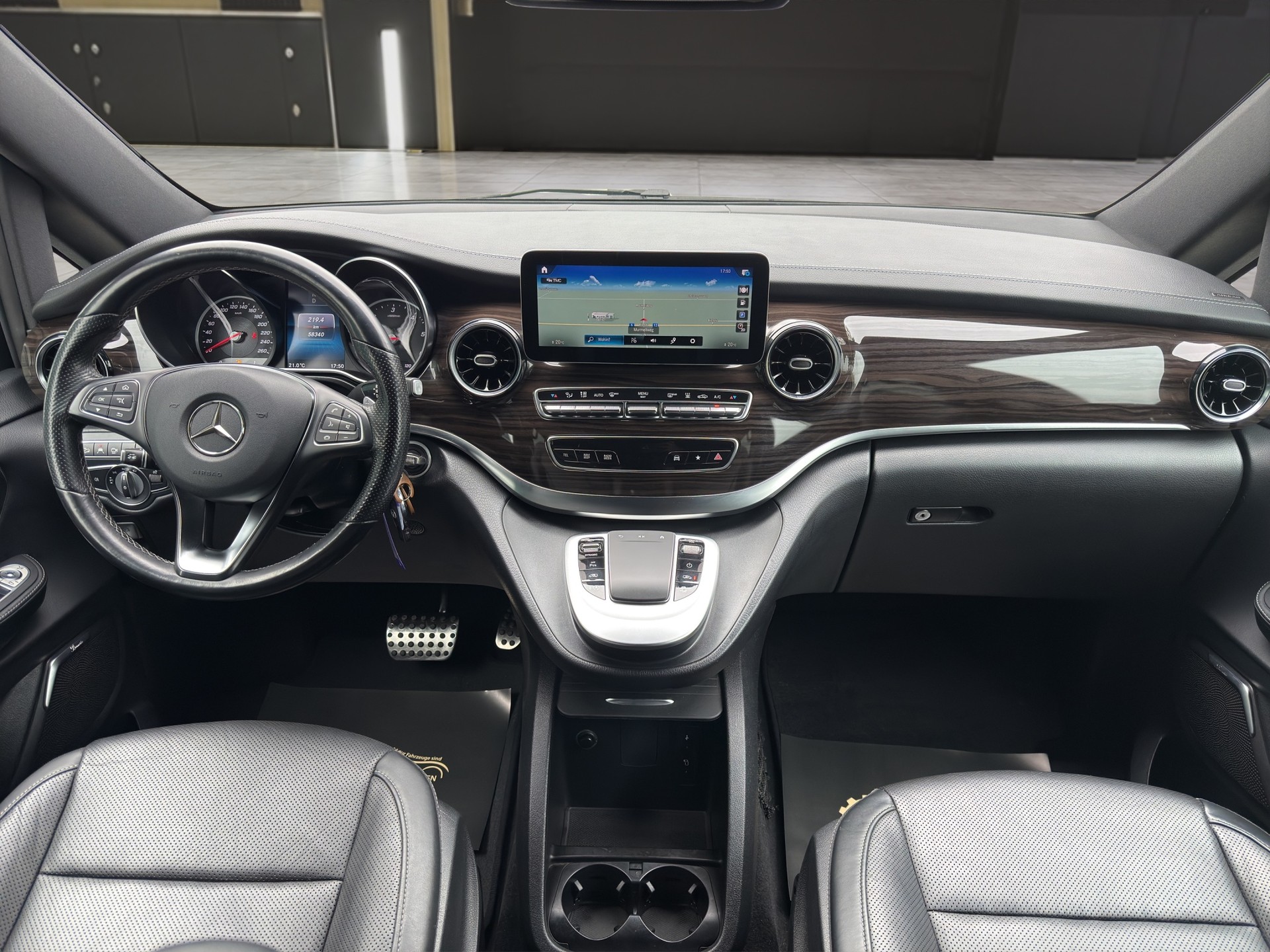 MERCEDES-BENZ V 300 d Avantgarde lang 4matic Van-image-10