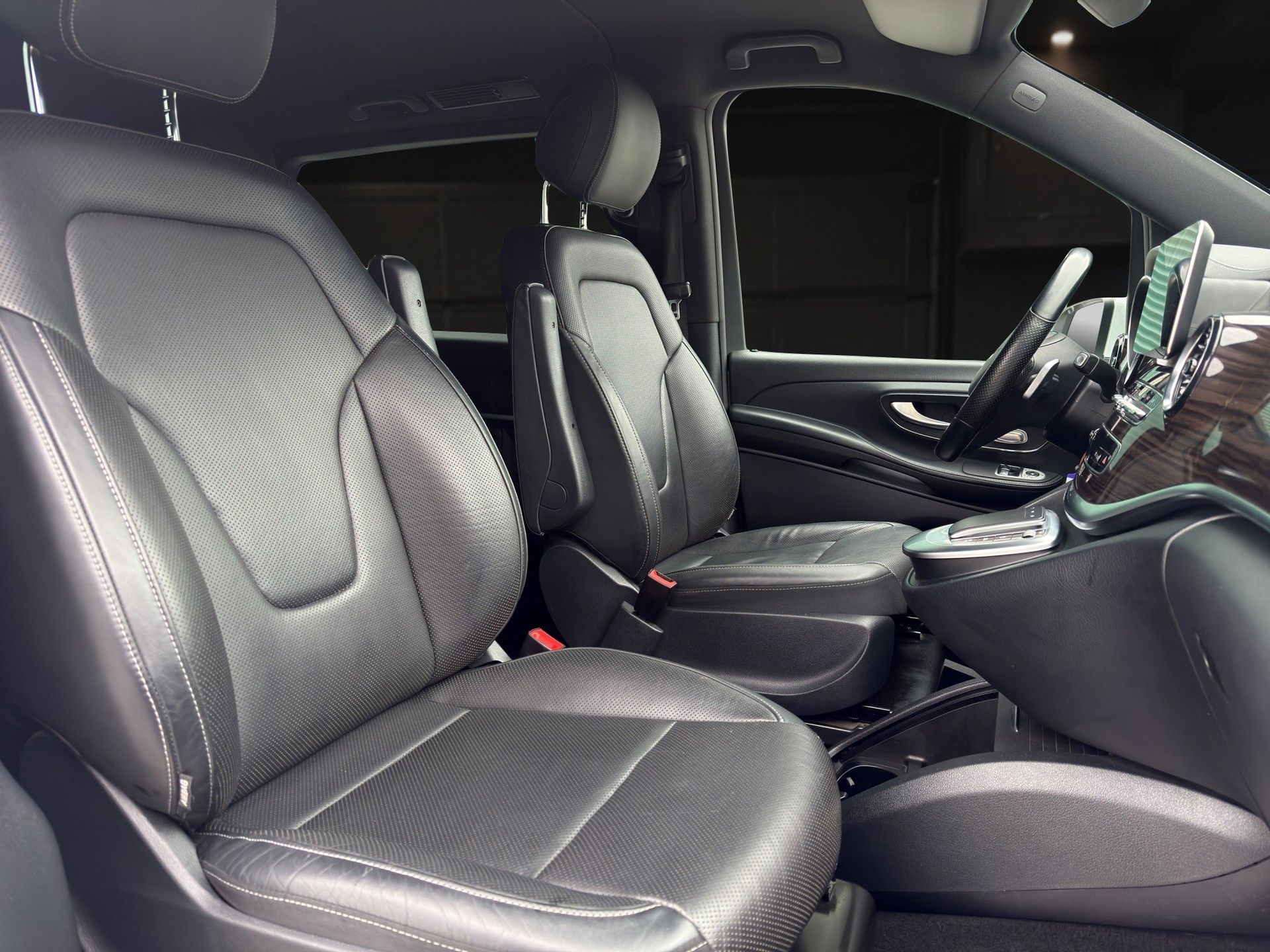MERCEDES-BENZ V 300 d Avantgarde lang 4matic Van-image-9