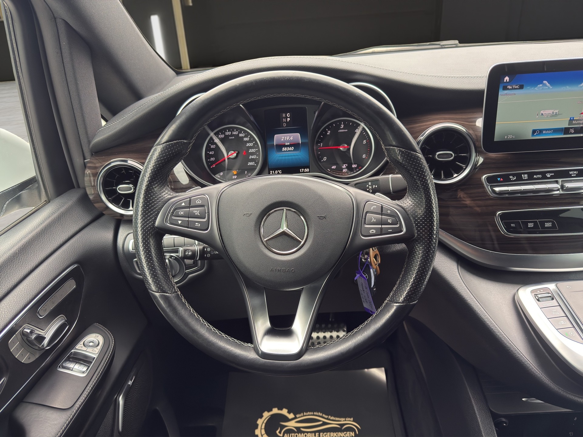 MERCEDES-BENZ V 300 d Avantgarde lang 4matic Van-image-11