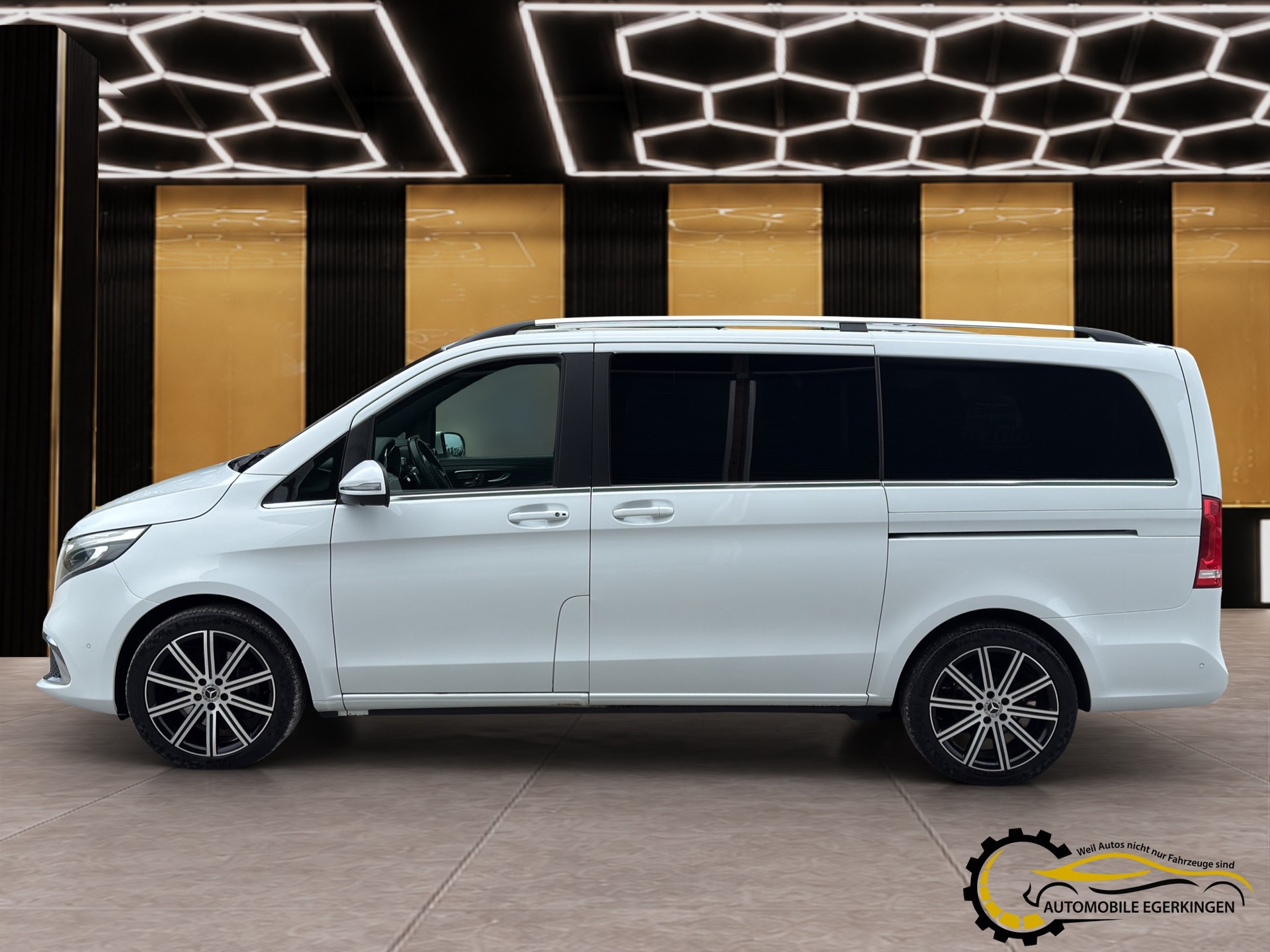 MERCEDES-BENZ V 300 d Avantgarde lang 4matic Van-image-7