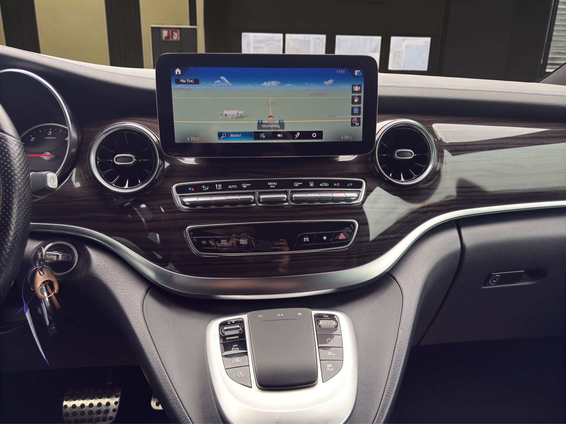 MERCEDES-BENZ V 300 d Avantgarde lang 4matic Van-image-15