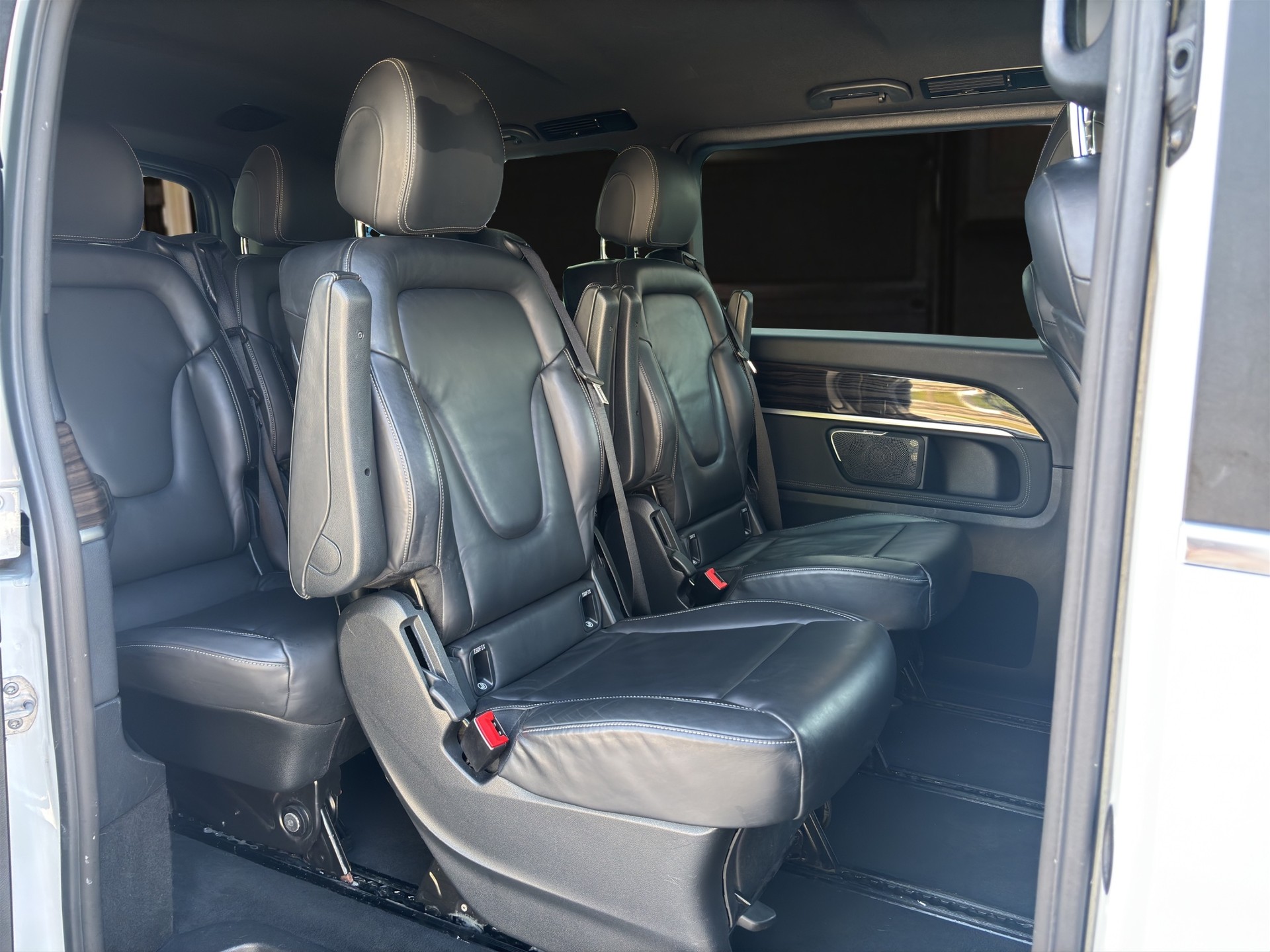 MERCEDES-BENZ V 300 d Avantgarde lang 4matic Van-image-12