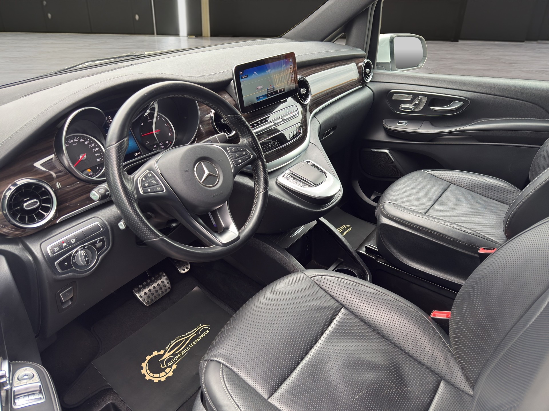 MERCEDES-BENZ V 300 d Avantgarde lang 4matic Van-image-8