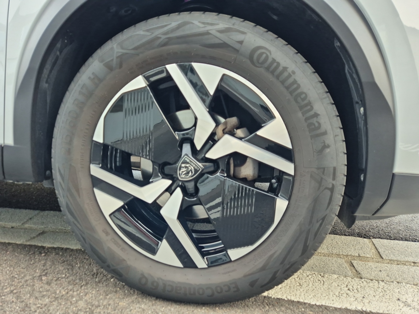 PEUGEOT 2008 1.2 PureTech Allure-image-9