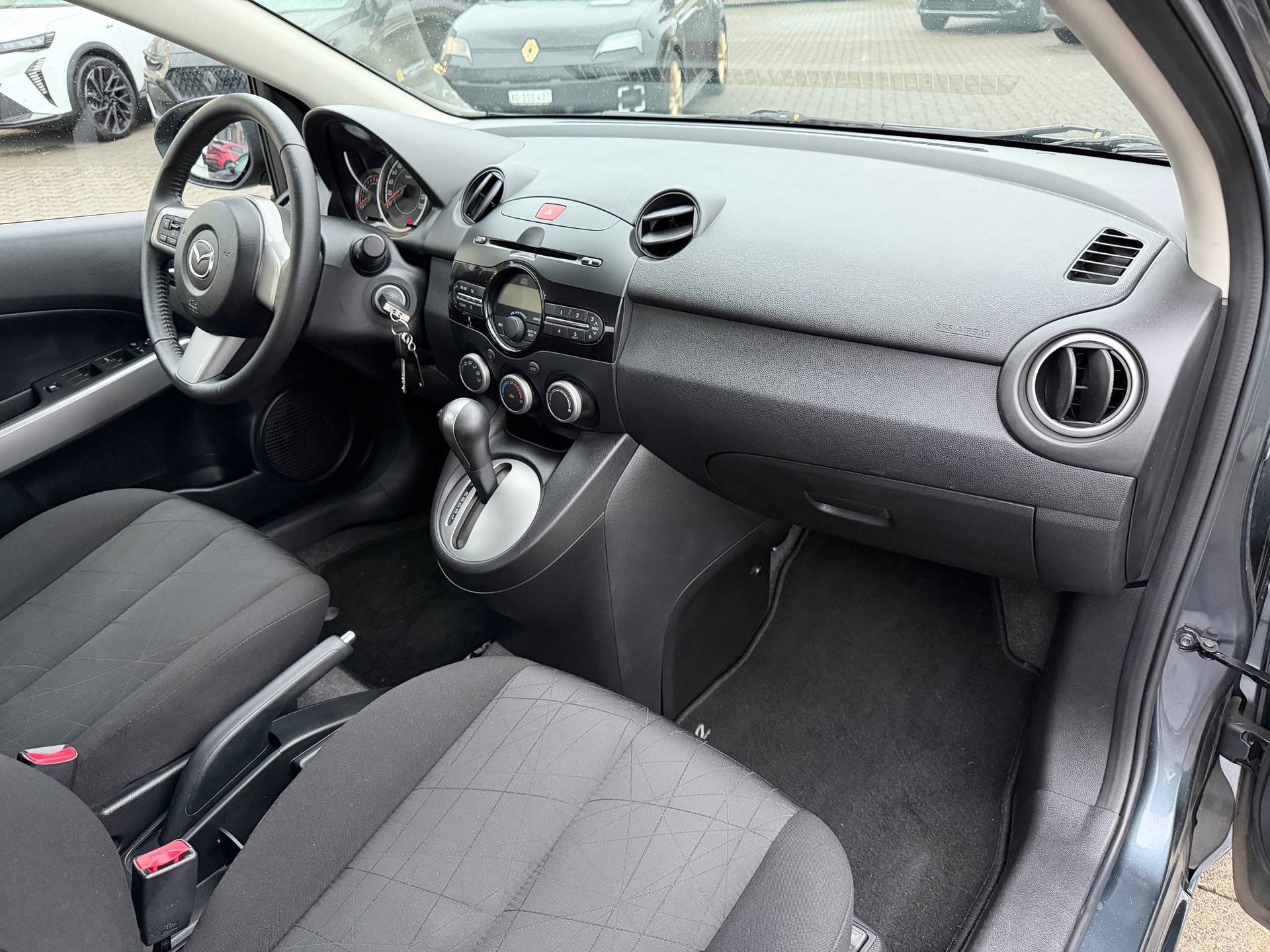 MAZDA 2 1.5i 16V Exclusive Automatic-image-5
