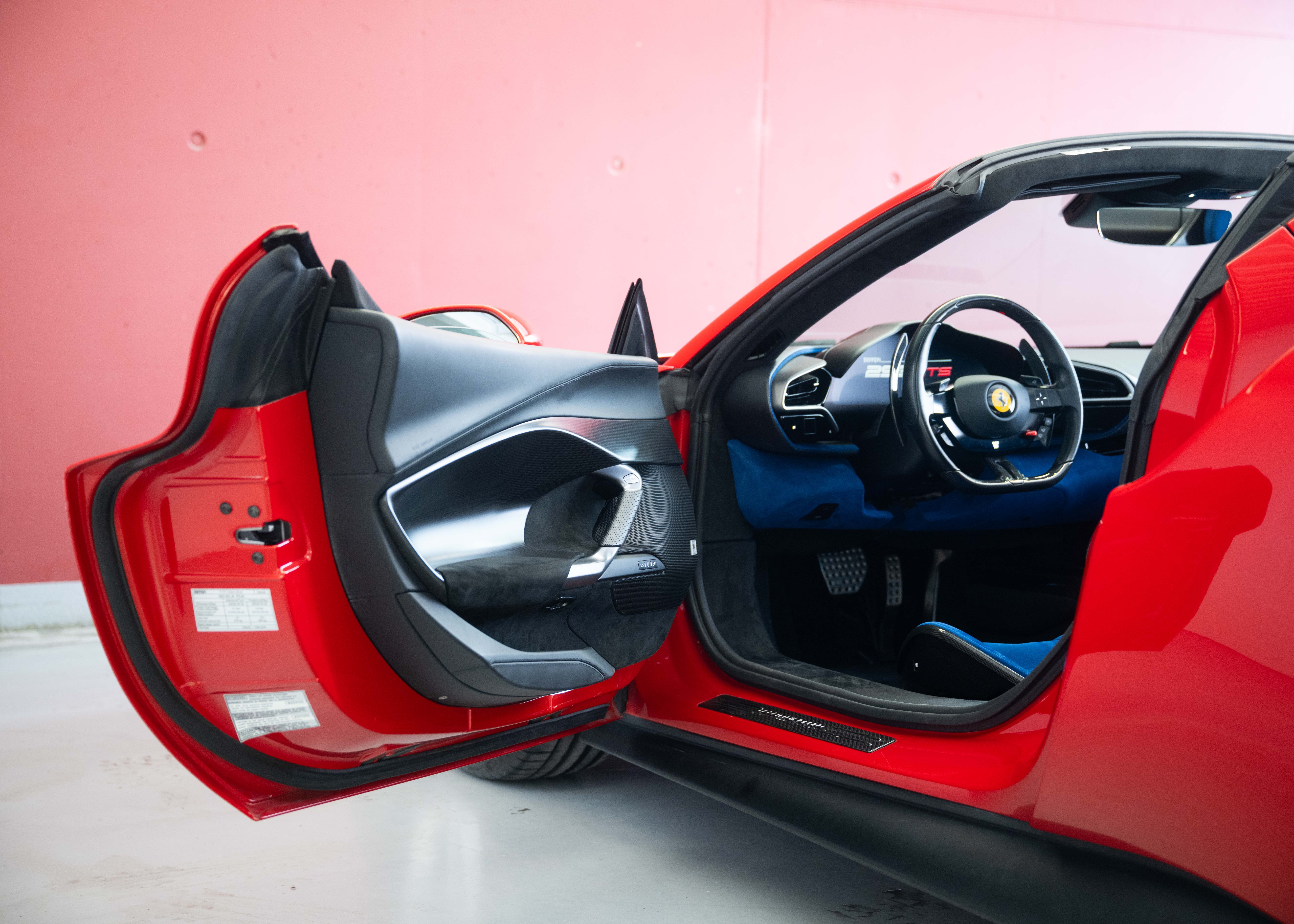 Image FERRARI 296 296 GTS Fiorano (Swiss car, 1st hand, fantastic configuration, Daytona racing seats)