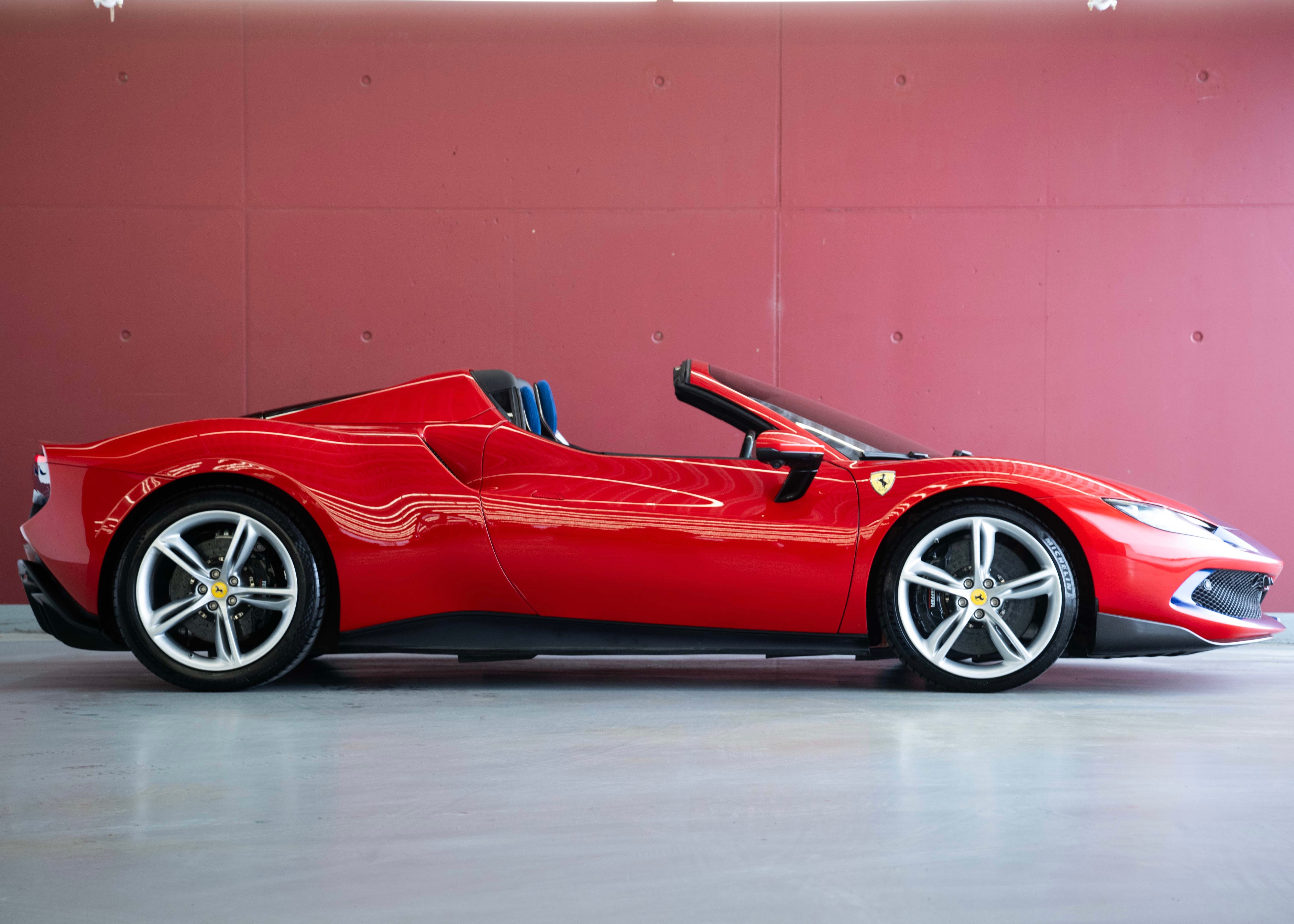 Image FERRARI 296 296 GTS Fiorano (Swiss car, 1st hand, fantastic configuration, Daytona racing seats)