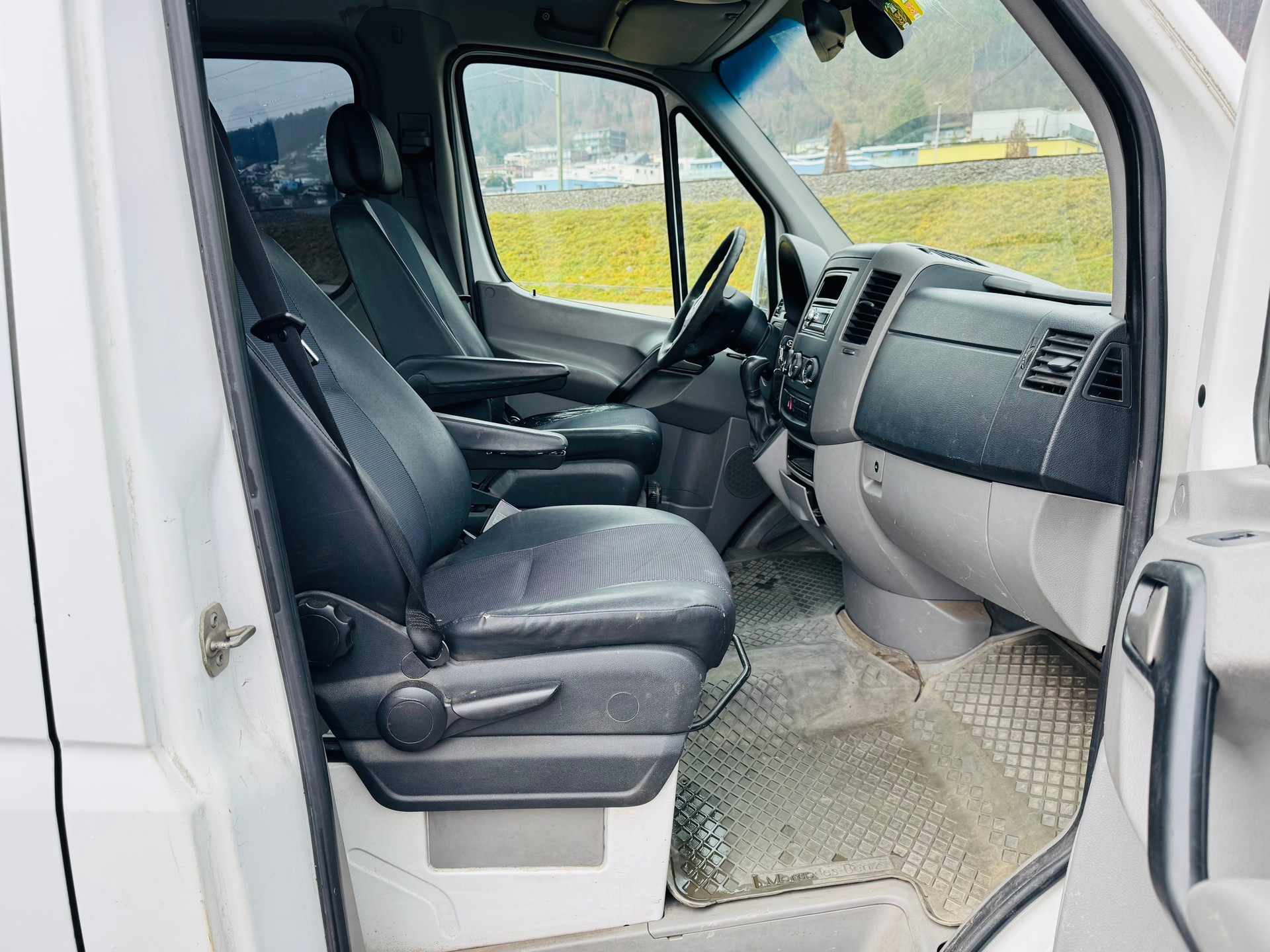 MERCEDES-BENZ Sprinter 215 CDI Kompakt-image-9