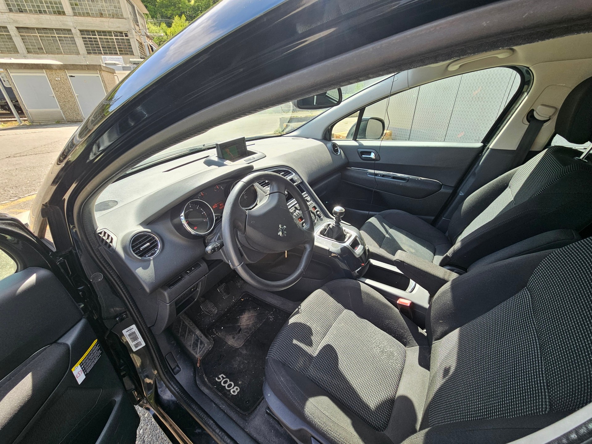 PEUGEOT 5008 1.6 16V T Sport Pack-image-6