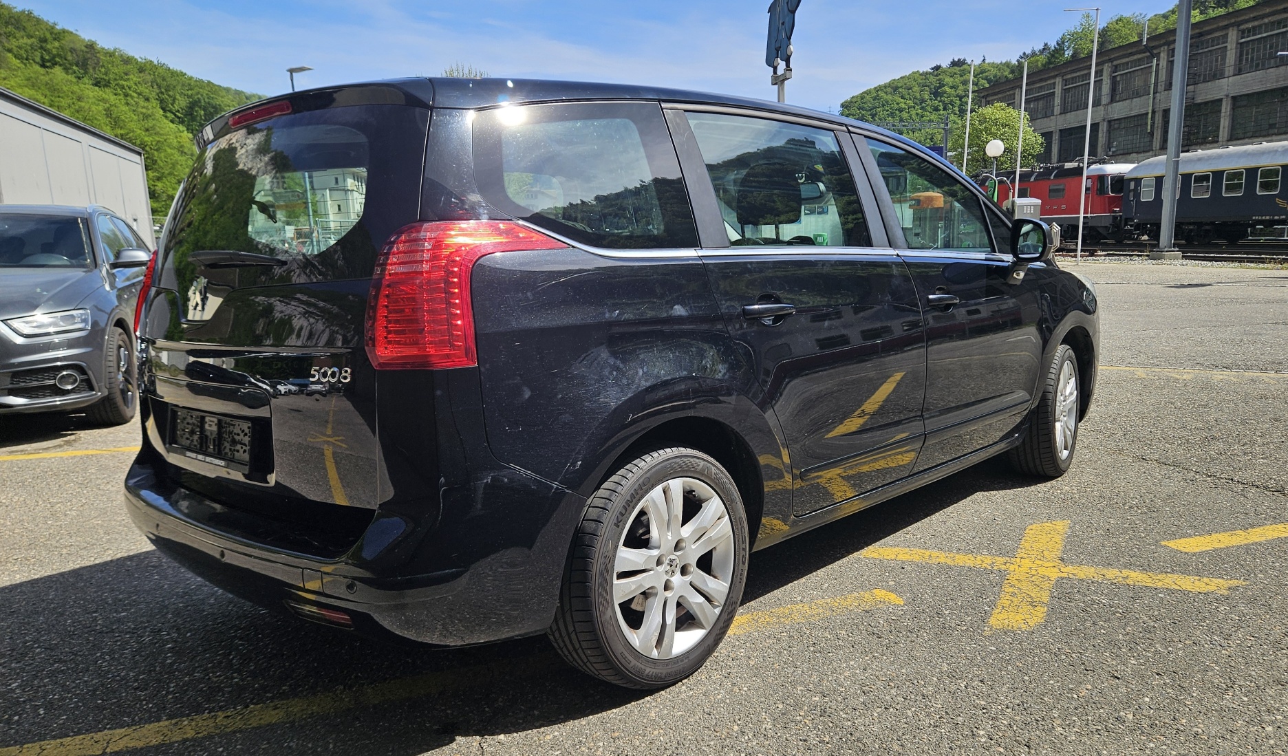 PEUGEOT 5008 1.6 16V T Sport Pack-image-3