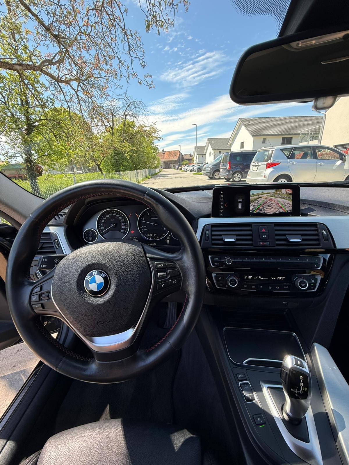 BMW 320d xDrive Touring Edition Sport Line Steptronic-image-9