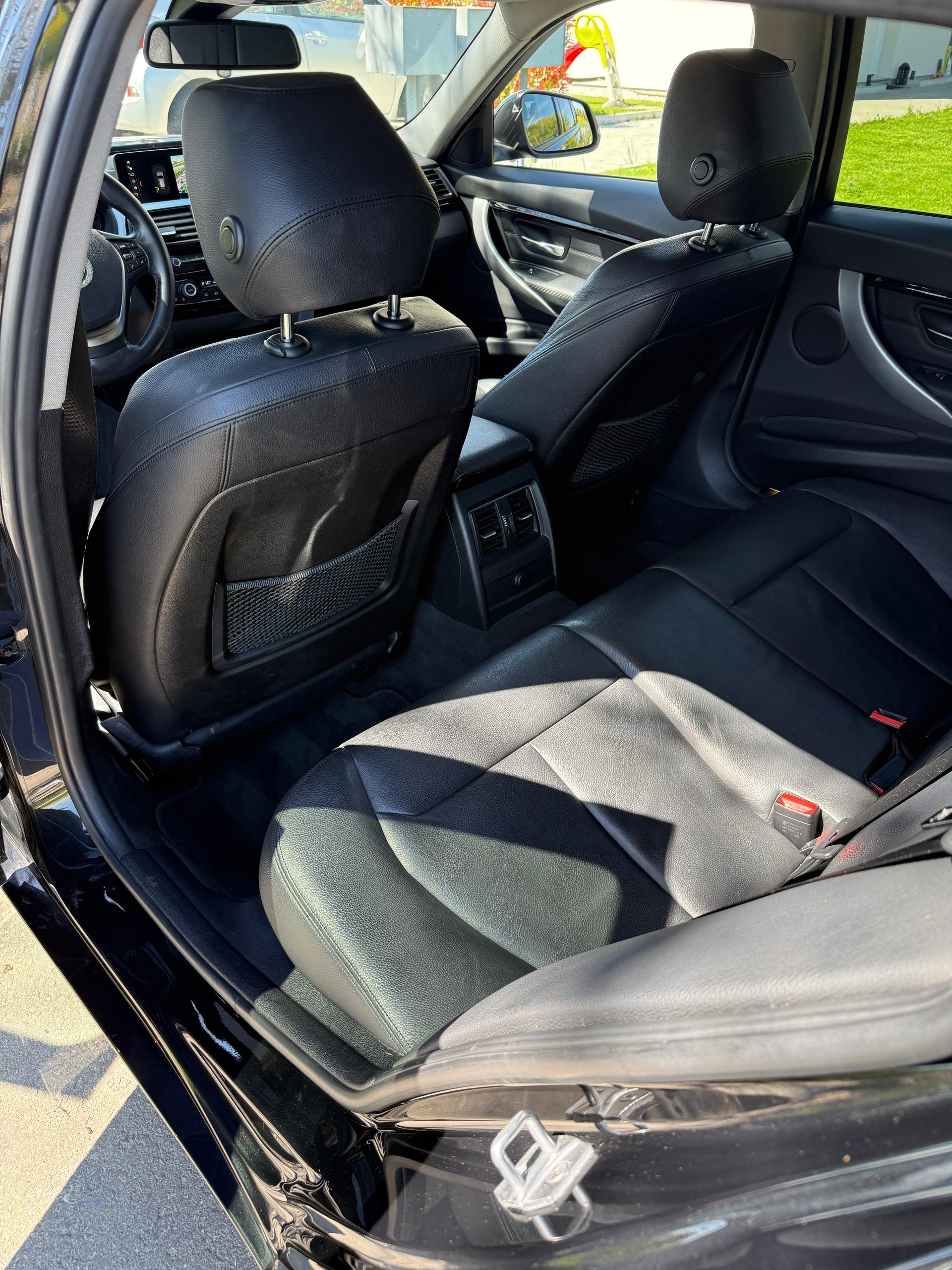 BMW 320d xDrive Touring Edition Sport Line Steptronic-image-12