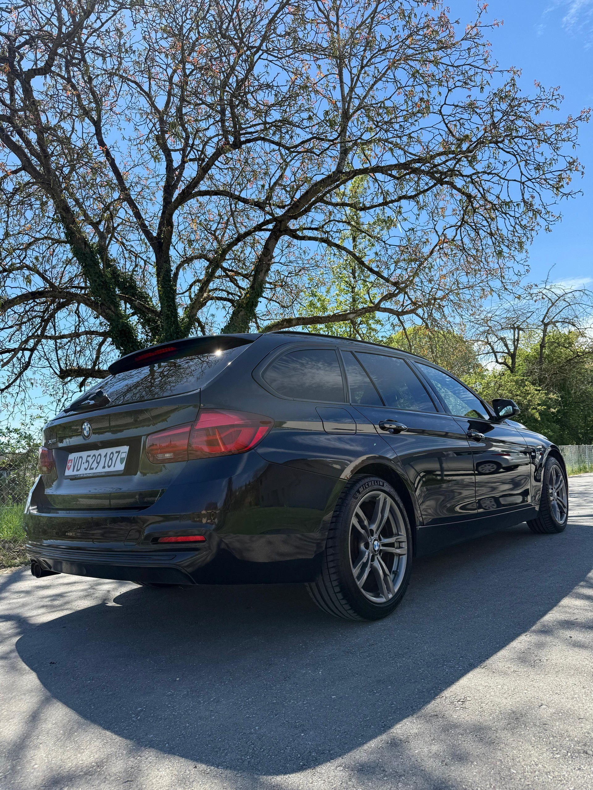 BMW 320d xDrive Touring Edition Sport Line Steptronic-image-0