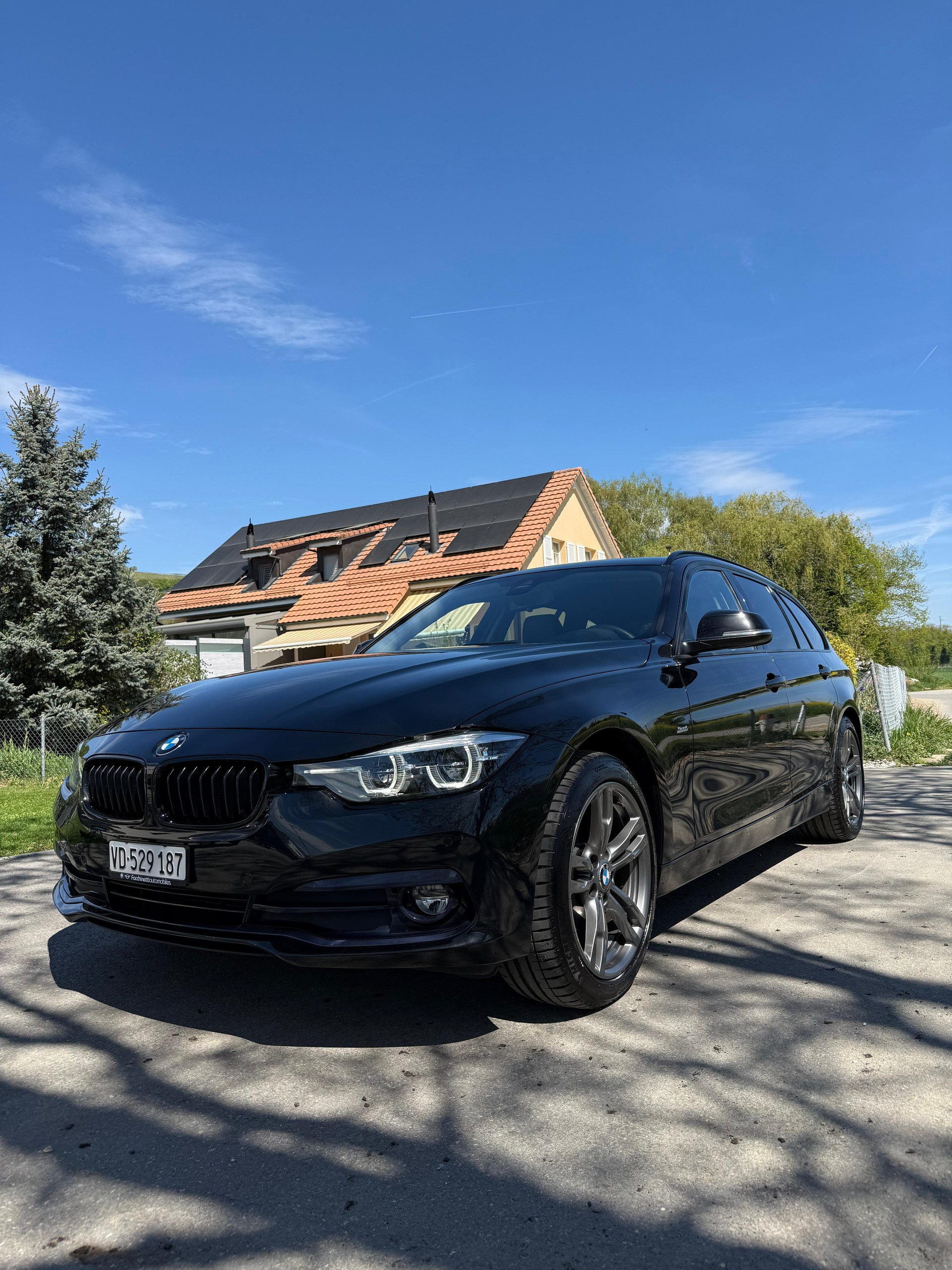 BMW 320d xDrive Touring Edition Sport Line Steptronic-image-2