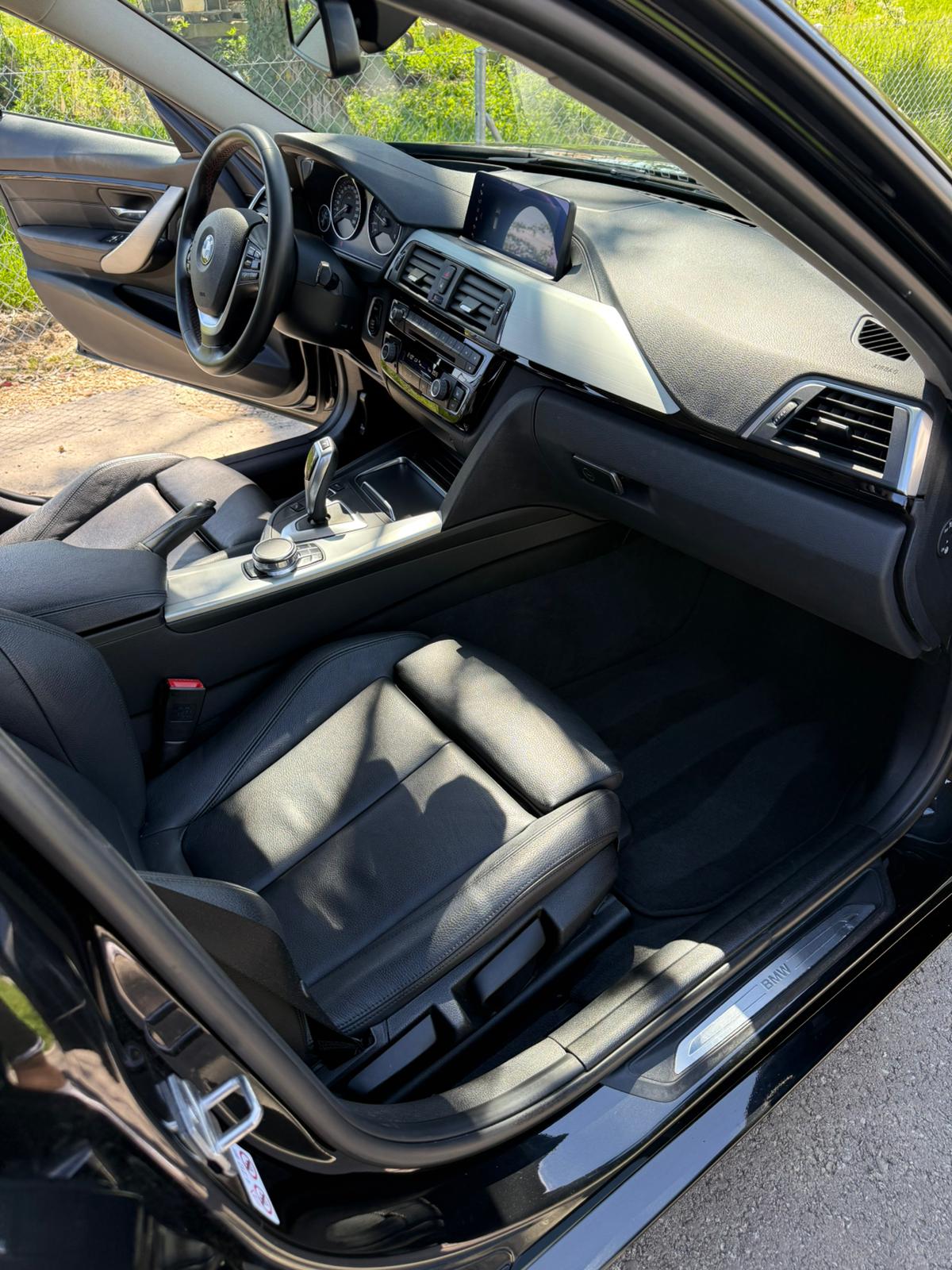 BMW 320d xDrive Touring Edition Sport Line Steptronic-image-11