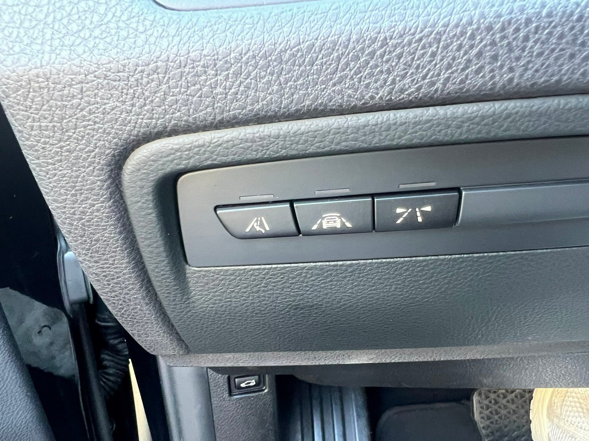 BMW 320d xDrive Touring Edition Sport Line Steptronic-image-16
