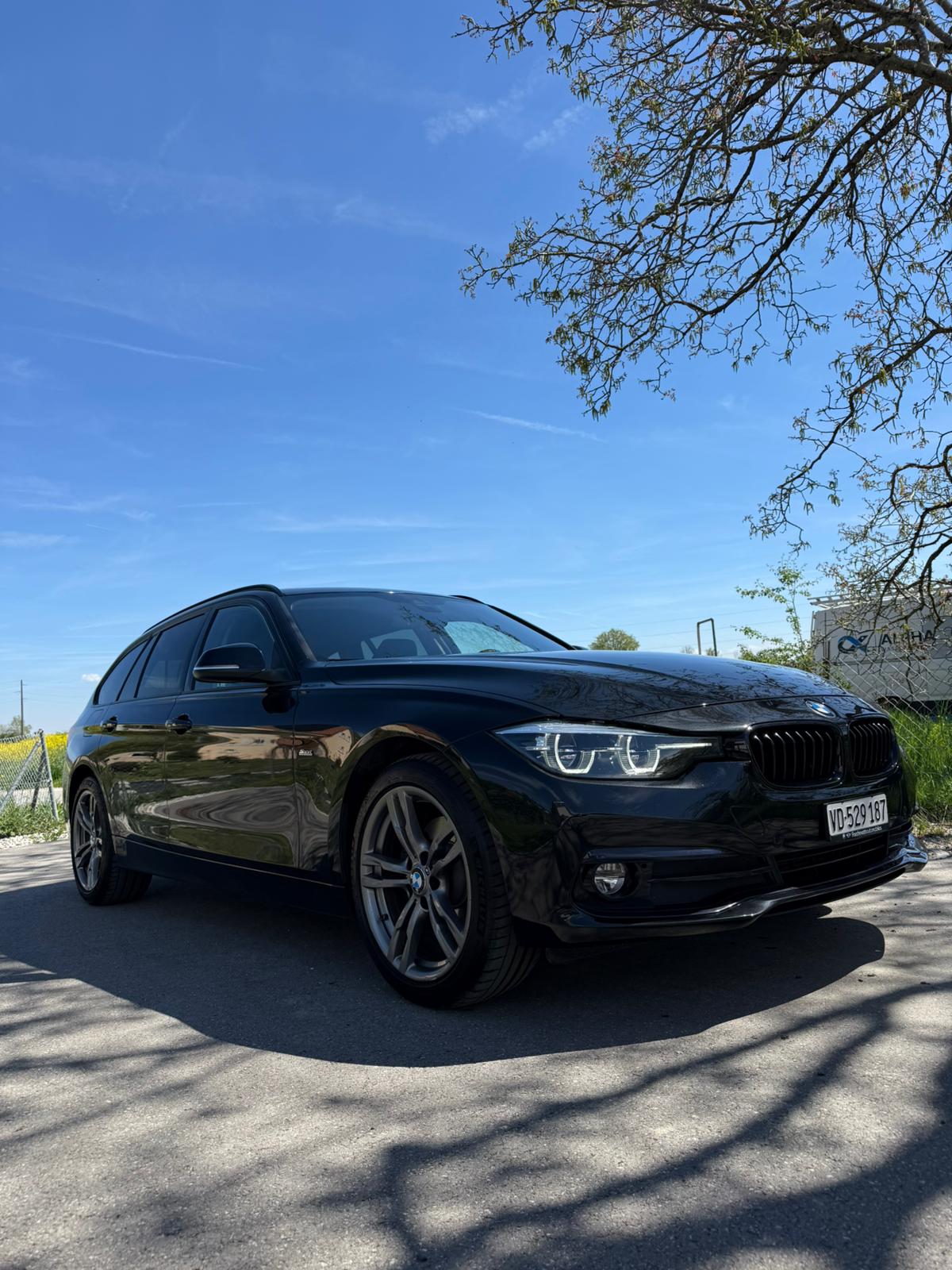 BMW 320d xDrive Touring Edition Sport Line Steptronic-image-1