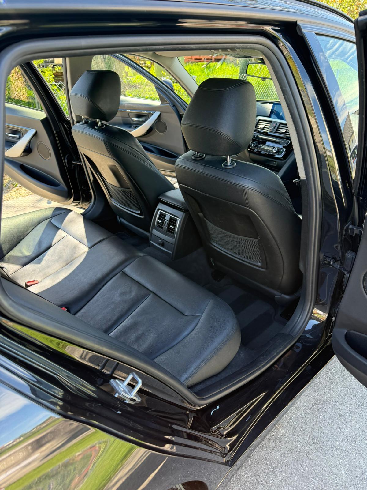 BMW 320d xDrive Touring Edition Sport Line Steptronic-image-13