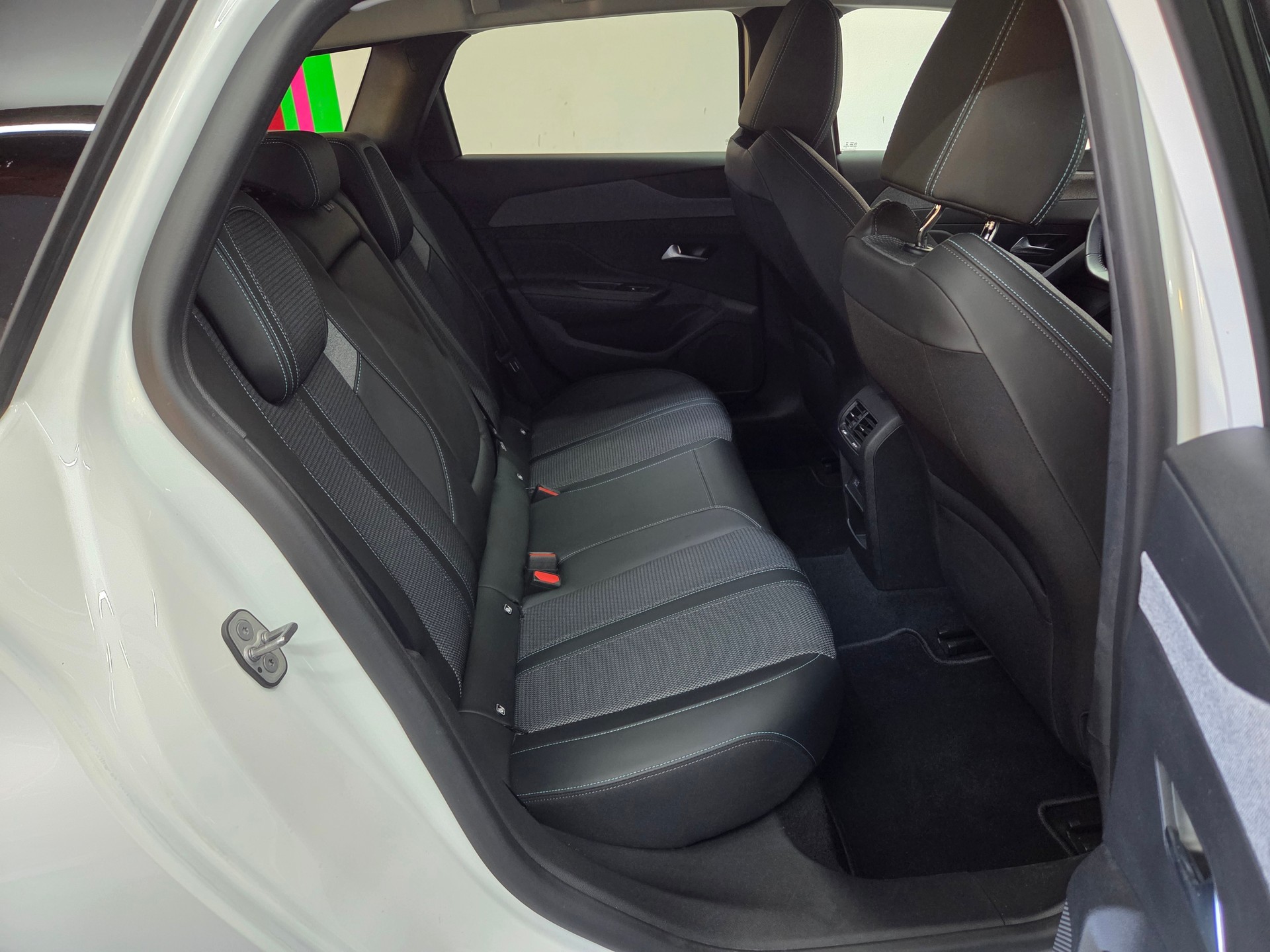 PEUGEOT 308 SW 1.5 BlueHDI Allure Pack EAT8-image-13