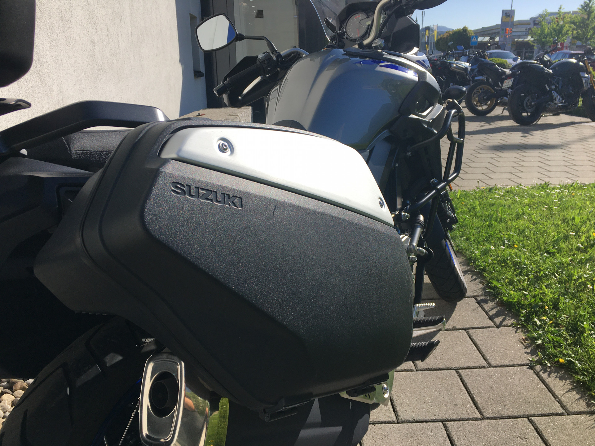SUZUKI DL 650 UXA V-Strom XT Comfort XT-showroom-element-1