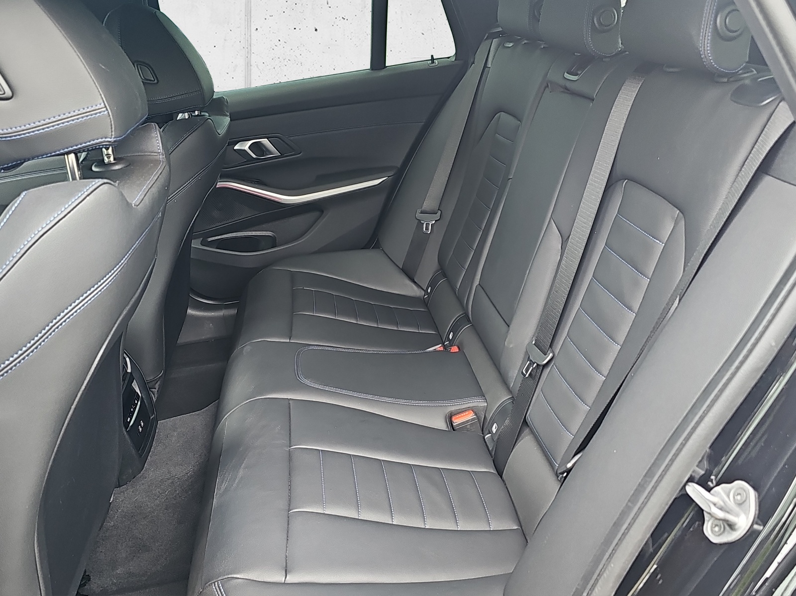 BMW 330e xDrive M Sport-image-13