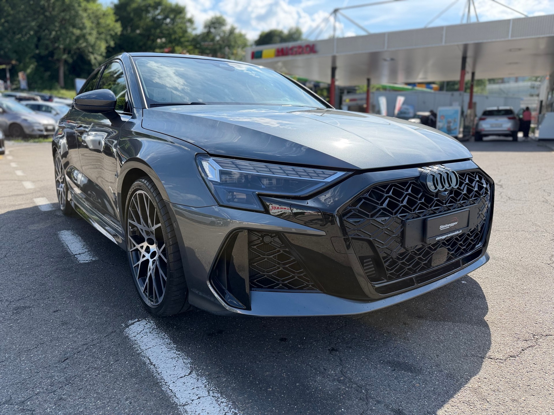 AUDI RS3 Limousine 2.5 TSI quattro S-tronic ° 5 Jahre Garantie °-showroom-element-1