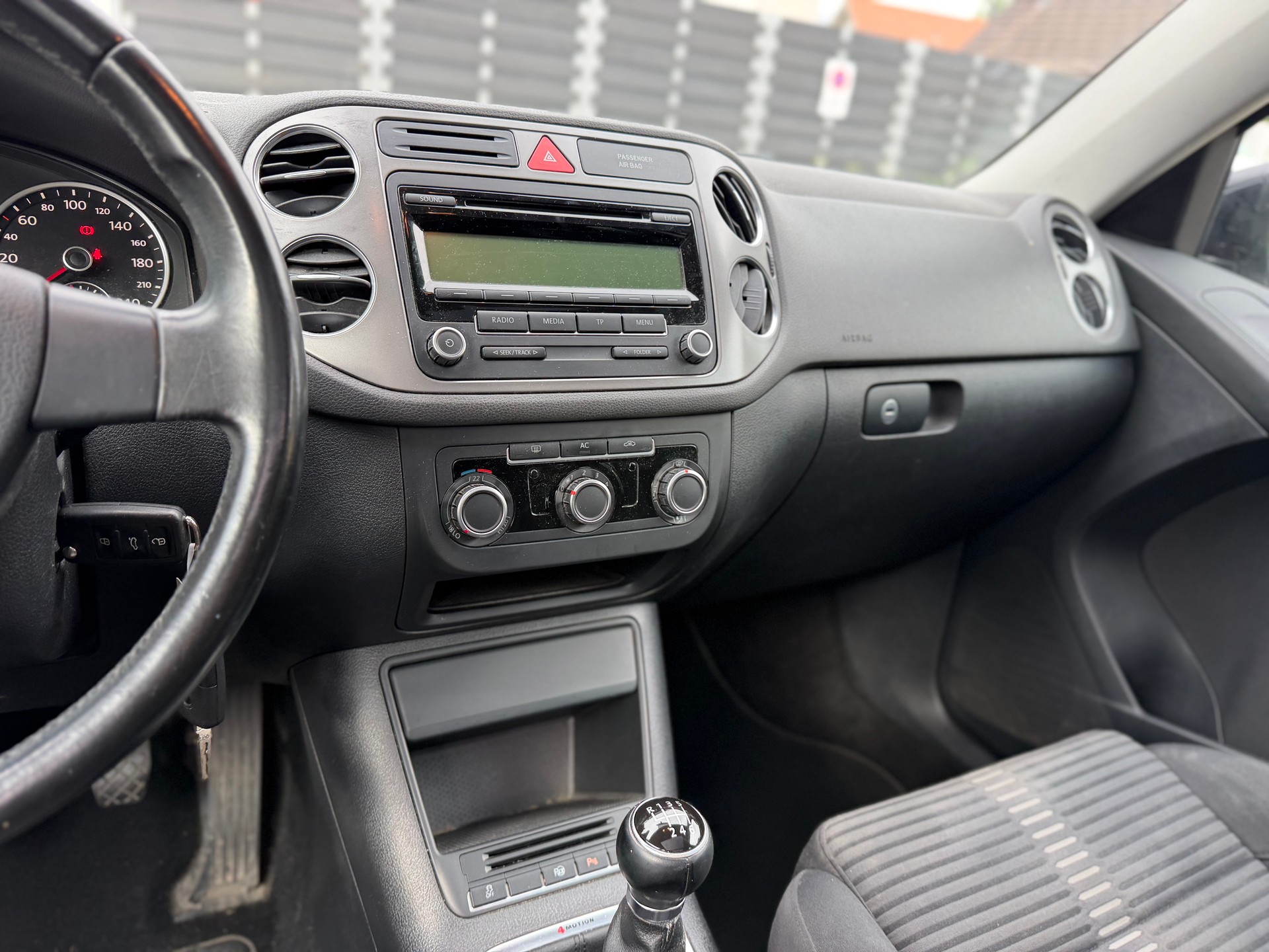 VW Tiguan 2.0 TSI Sport&Style-image-10