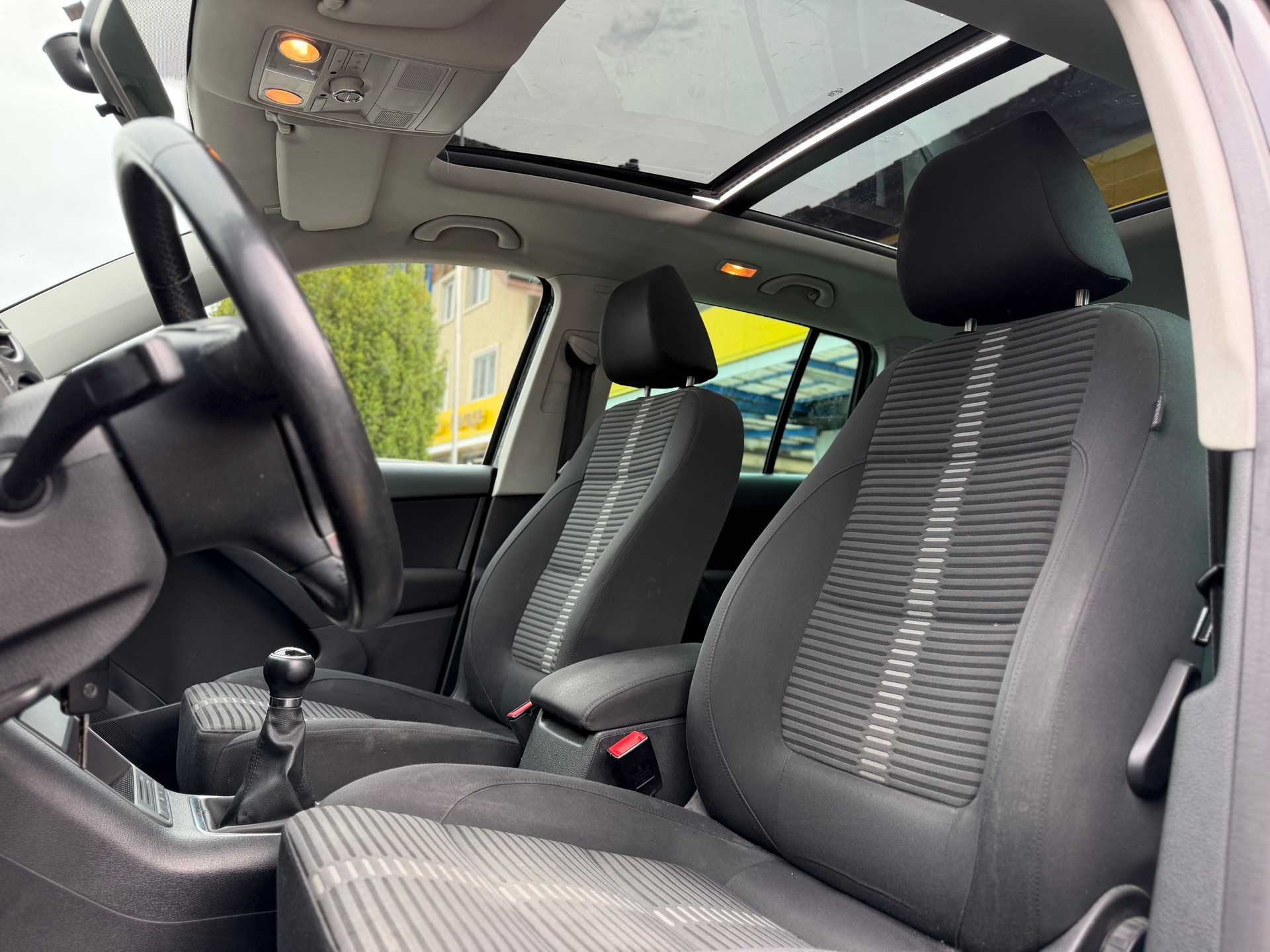 VW Tiguan 2.0 TSI Sport&Style-image-11