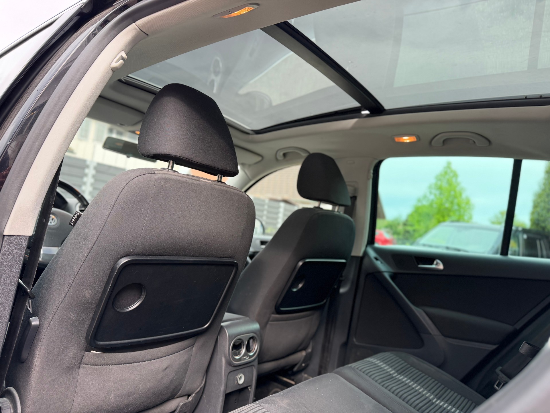 VW Tiguan 2.0 TSI Sport&Style-image-12