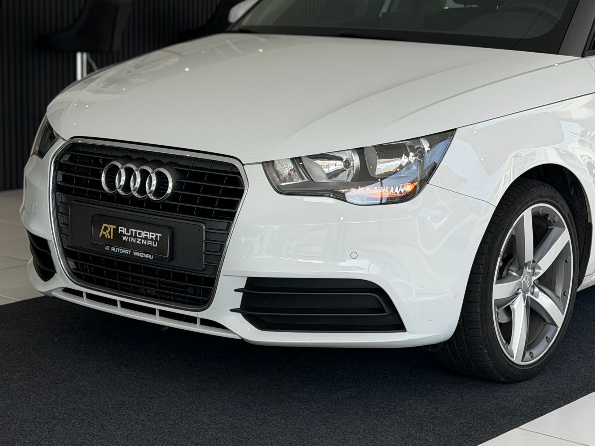 AUDI A1 Sportback 1.6 TDI S Line **Ab MFK & Frisch ab Service**-showroom-element-1