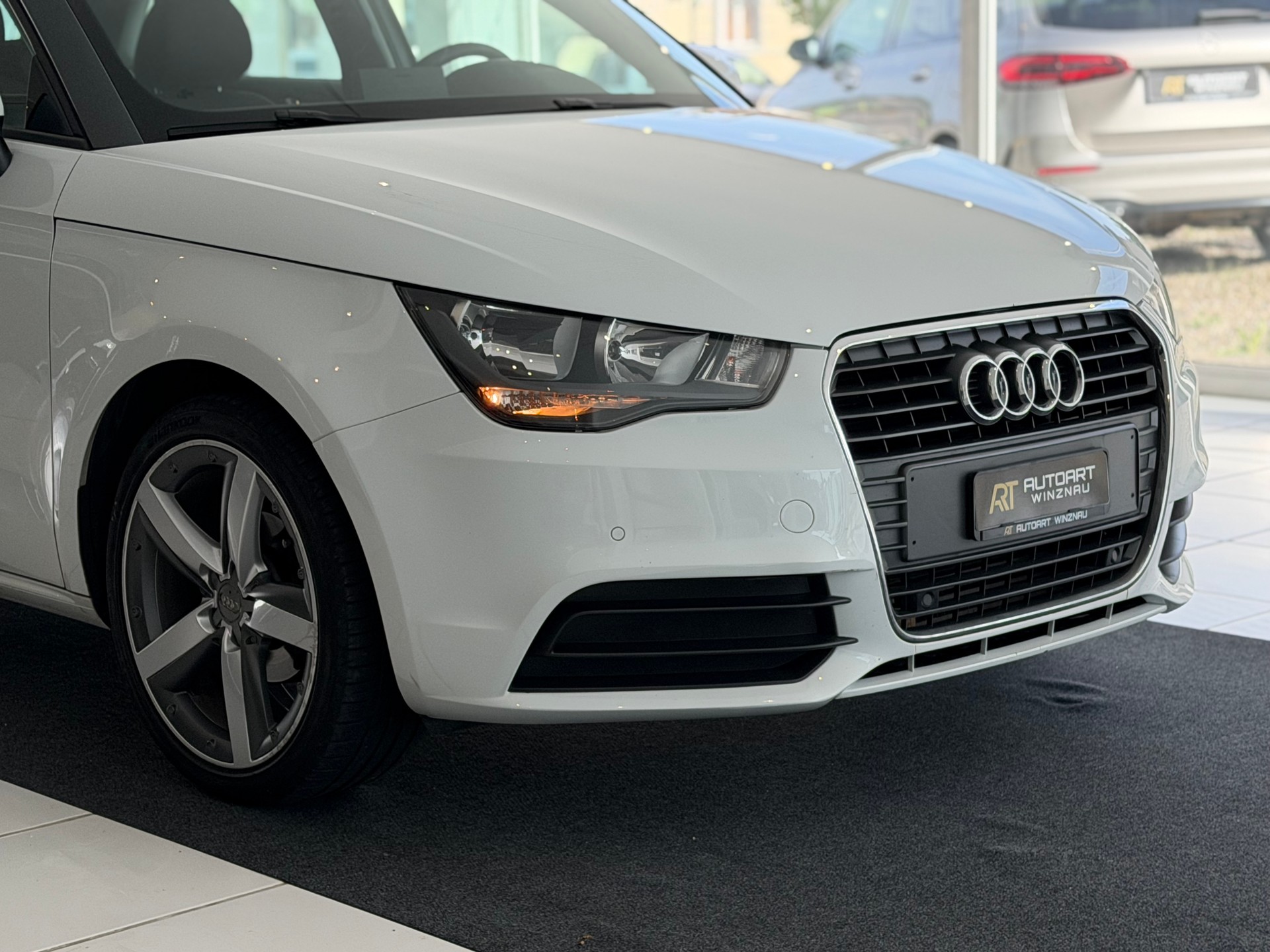 AUDI A1 Sportback 1.6 TDI S Line **Ab MFK & Frisch ab Service**-showroom-element-3