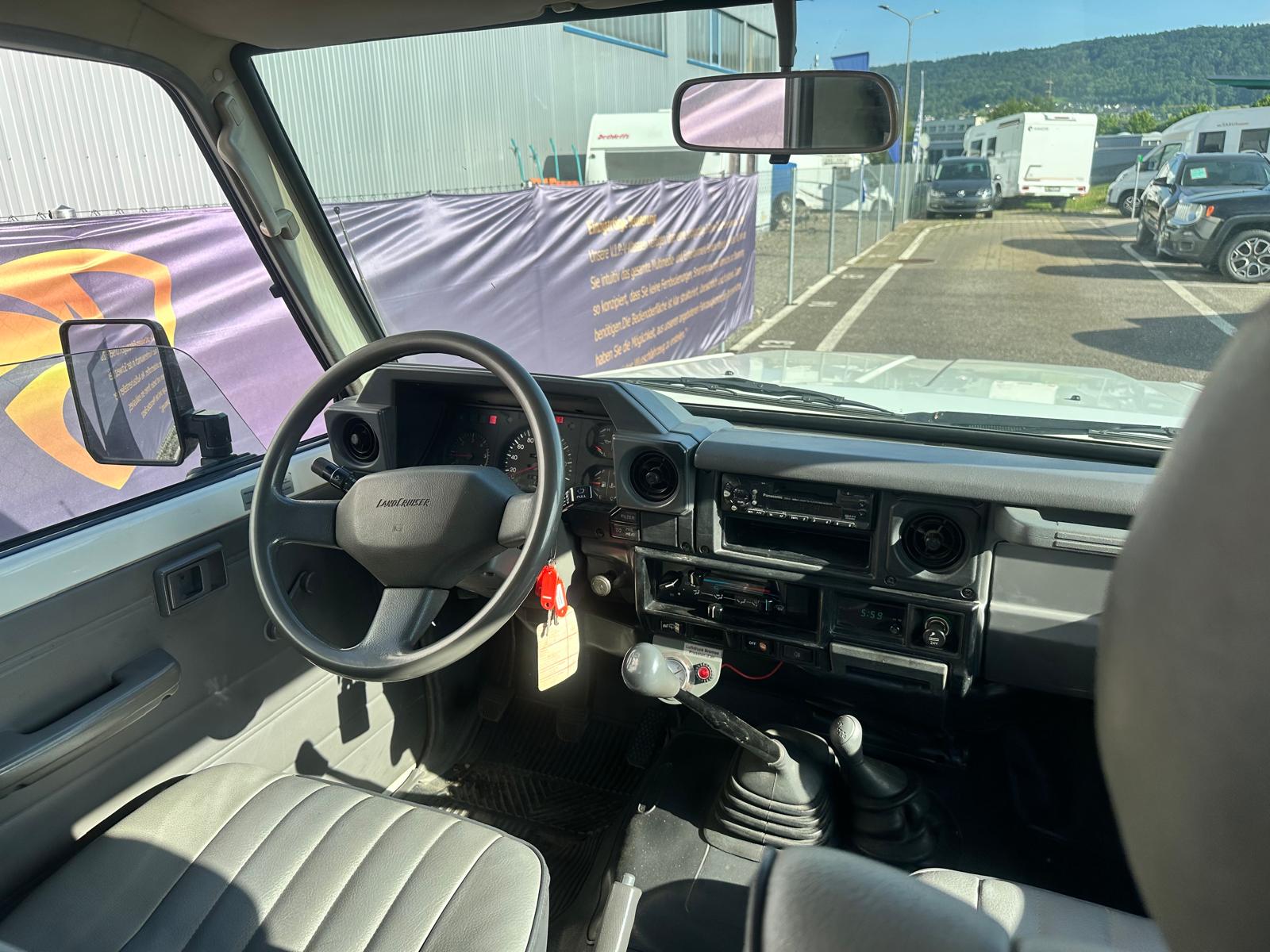 TOYOTA Land Cruiser 400 HdT 4.2 D HZJ-image-15